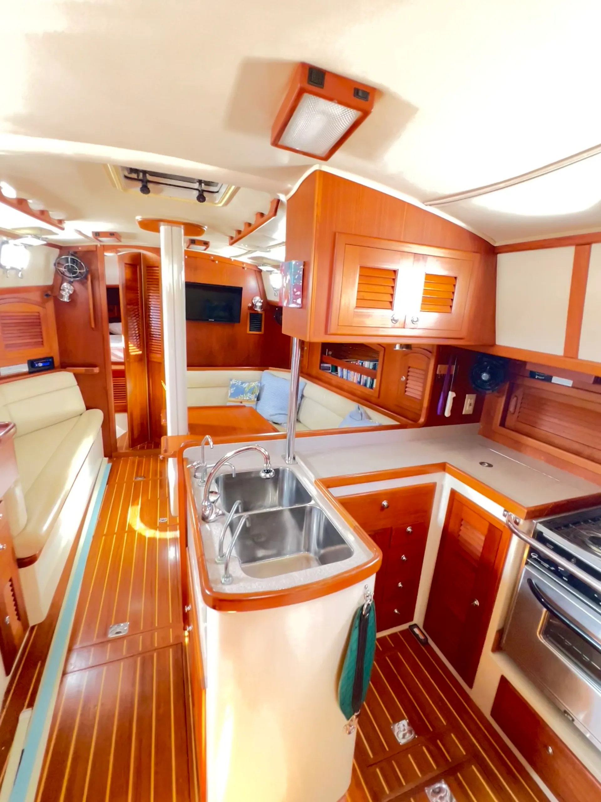 PACIFIC SEACRAFT PACIFIC SEACRAFT 40 in Chicago, IL — photo 4