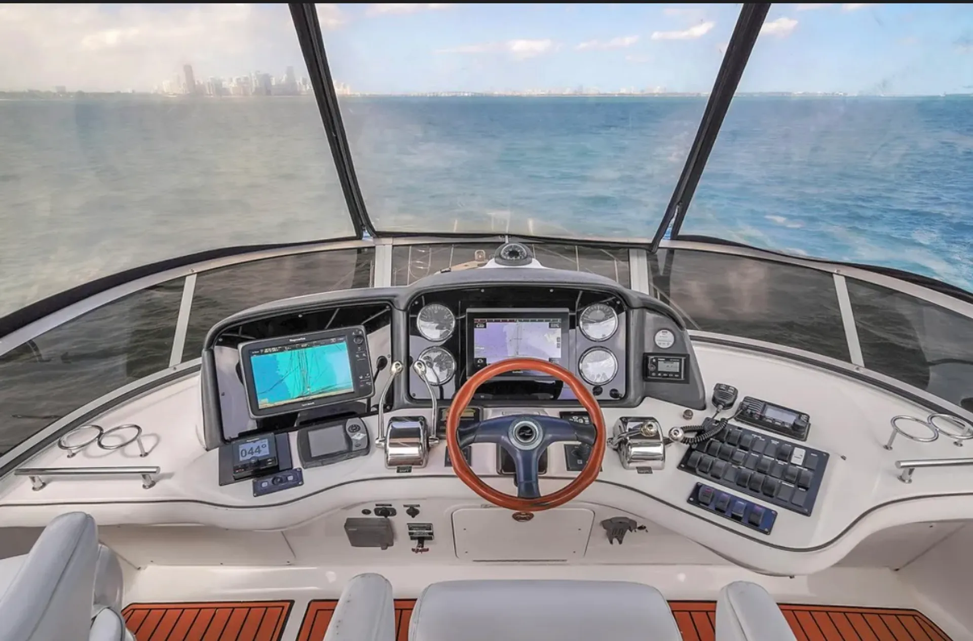LUXURY SEA RAY SEDAN BRIDGE 48 FT