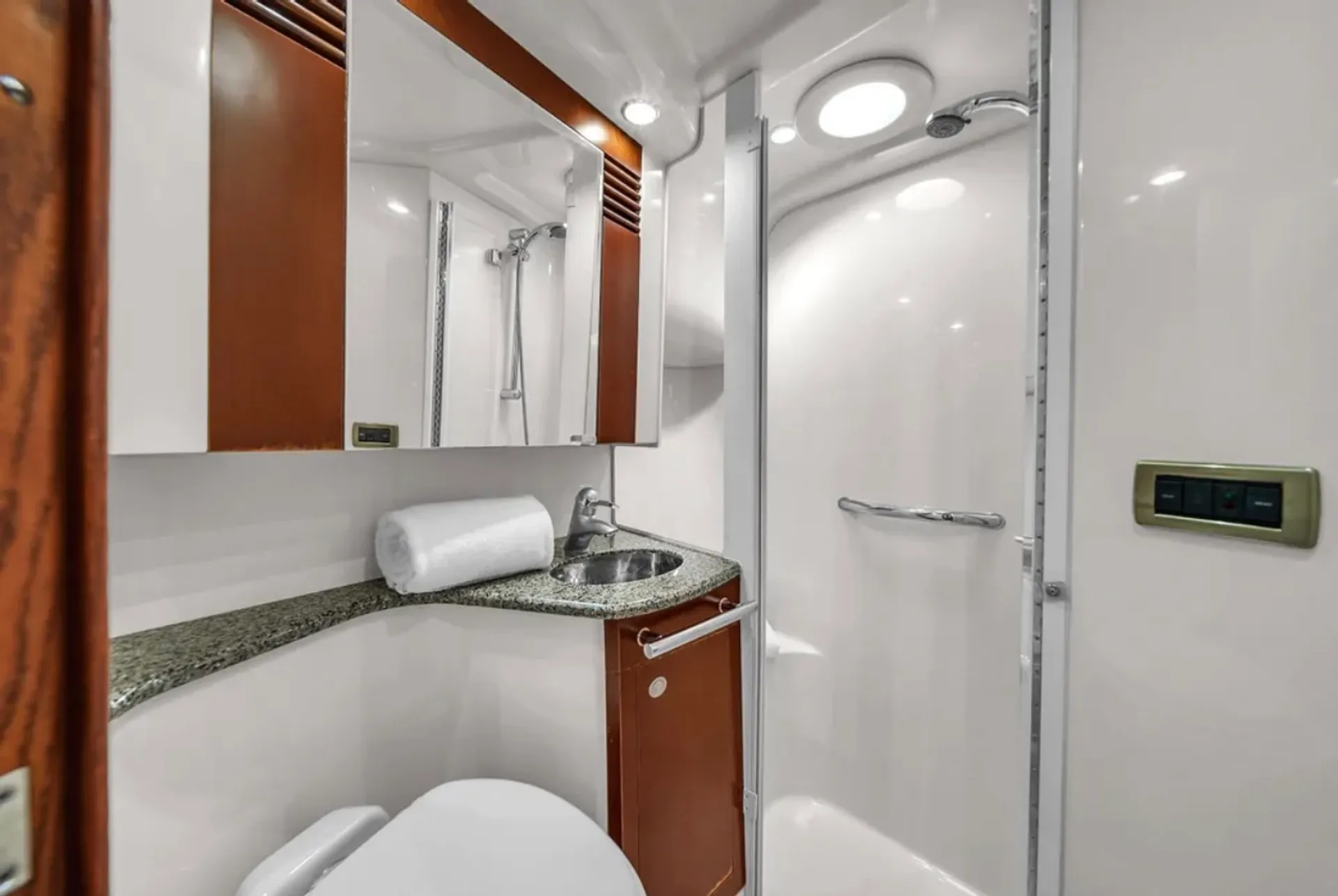 LUXURY SEA RAY SEDAN BRIDGE 48 FT