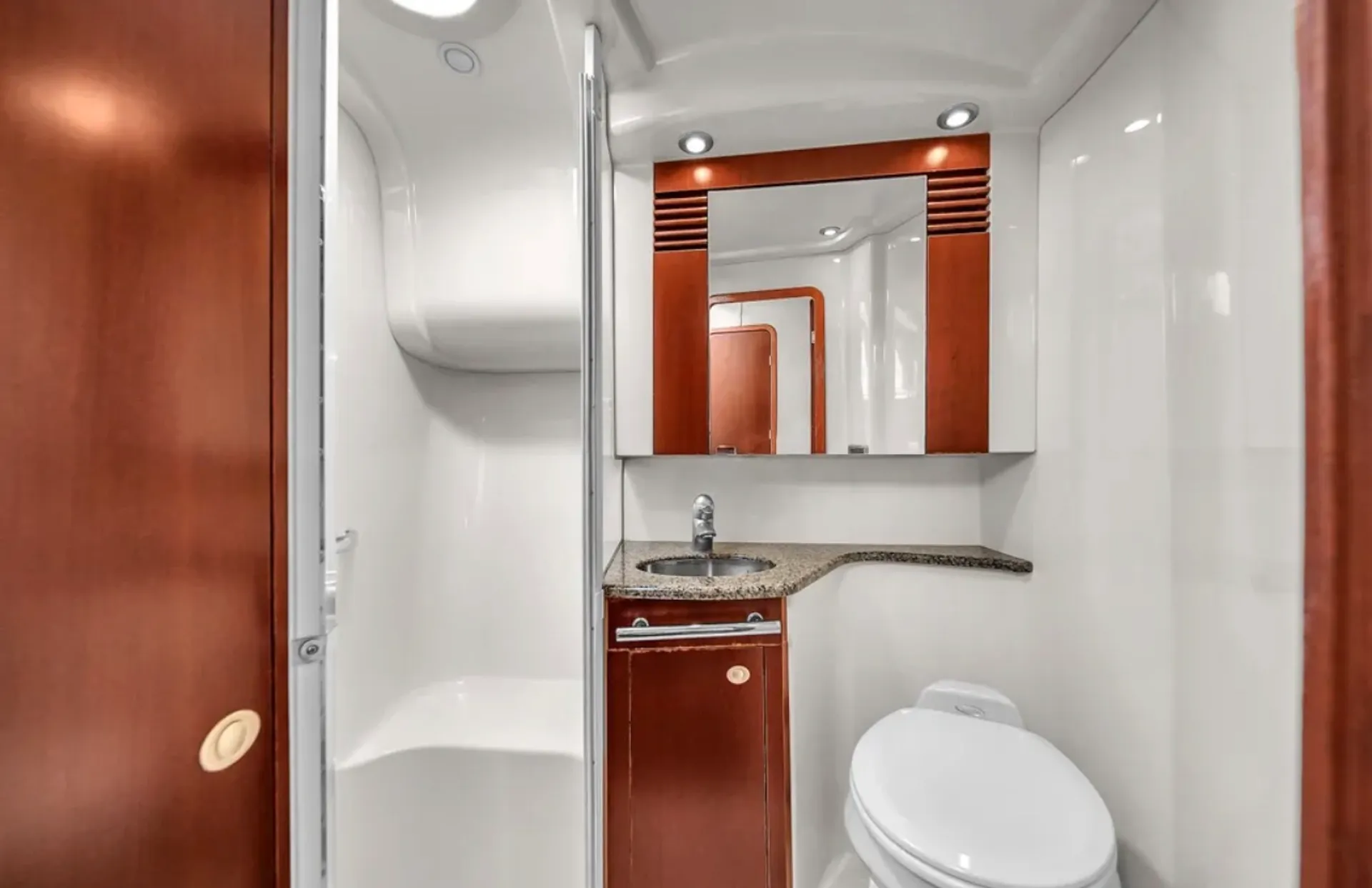 LUXURY SEA RAY SEDAN BRIDGE 48 FT