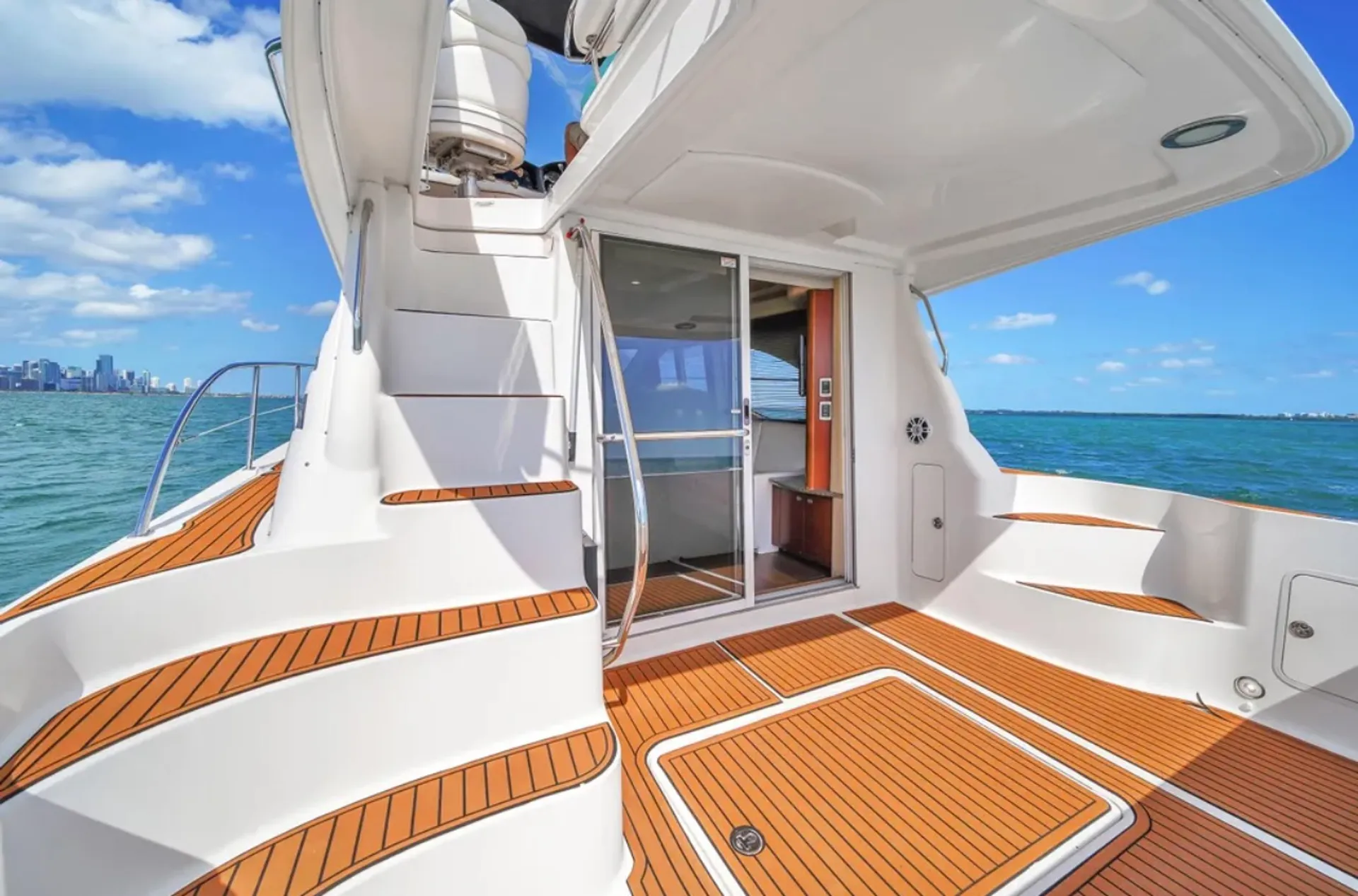 LUXURY SEA RAY SEDAN BRIDGE 48 FT