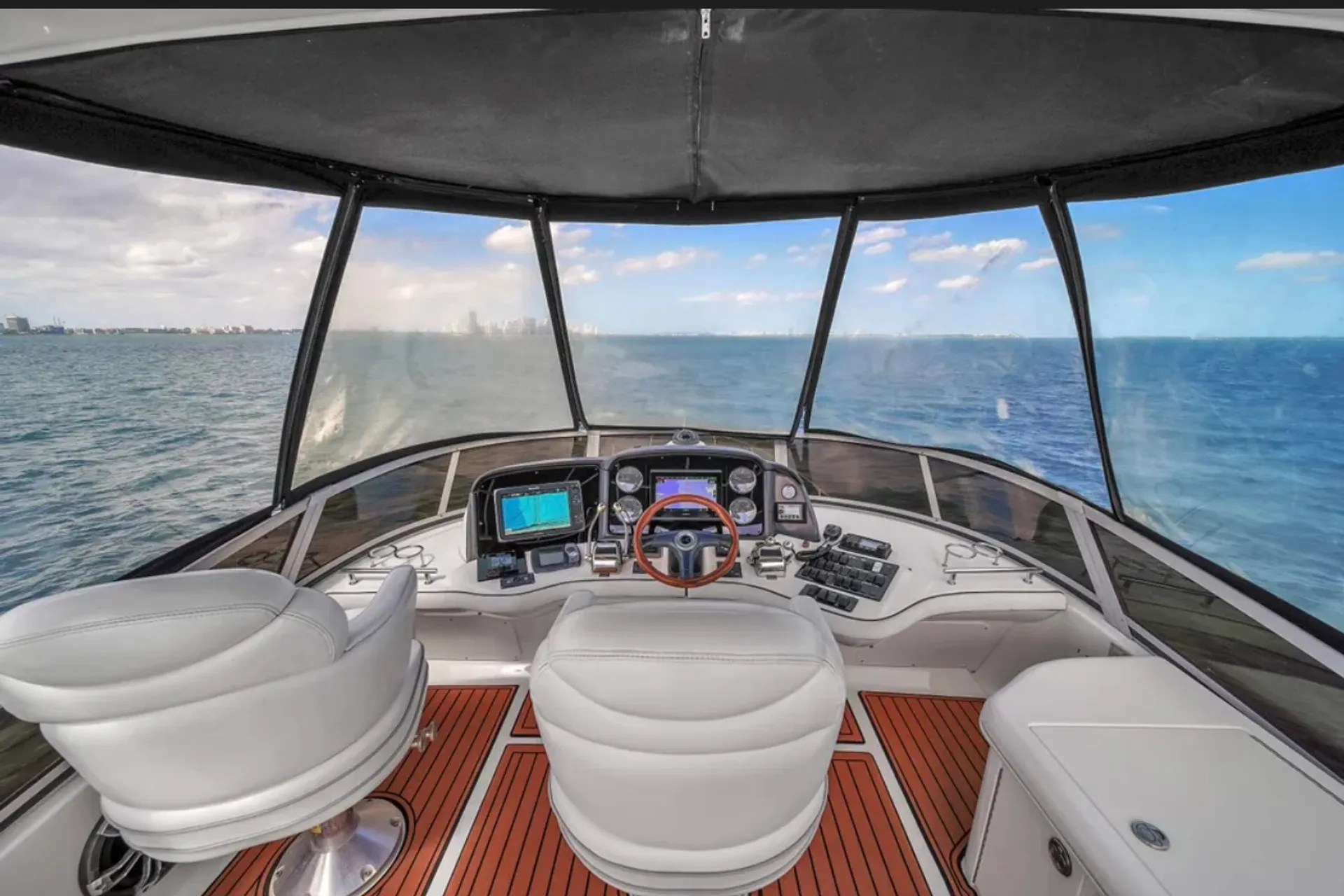 LUXURY SEA RAY SEDAN BRIDGE 48 FT