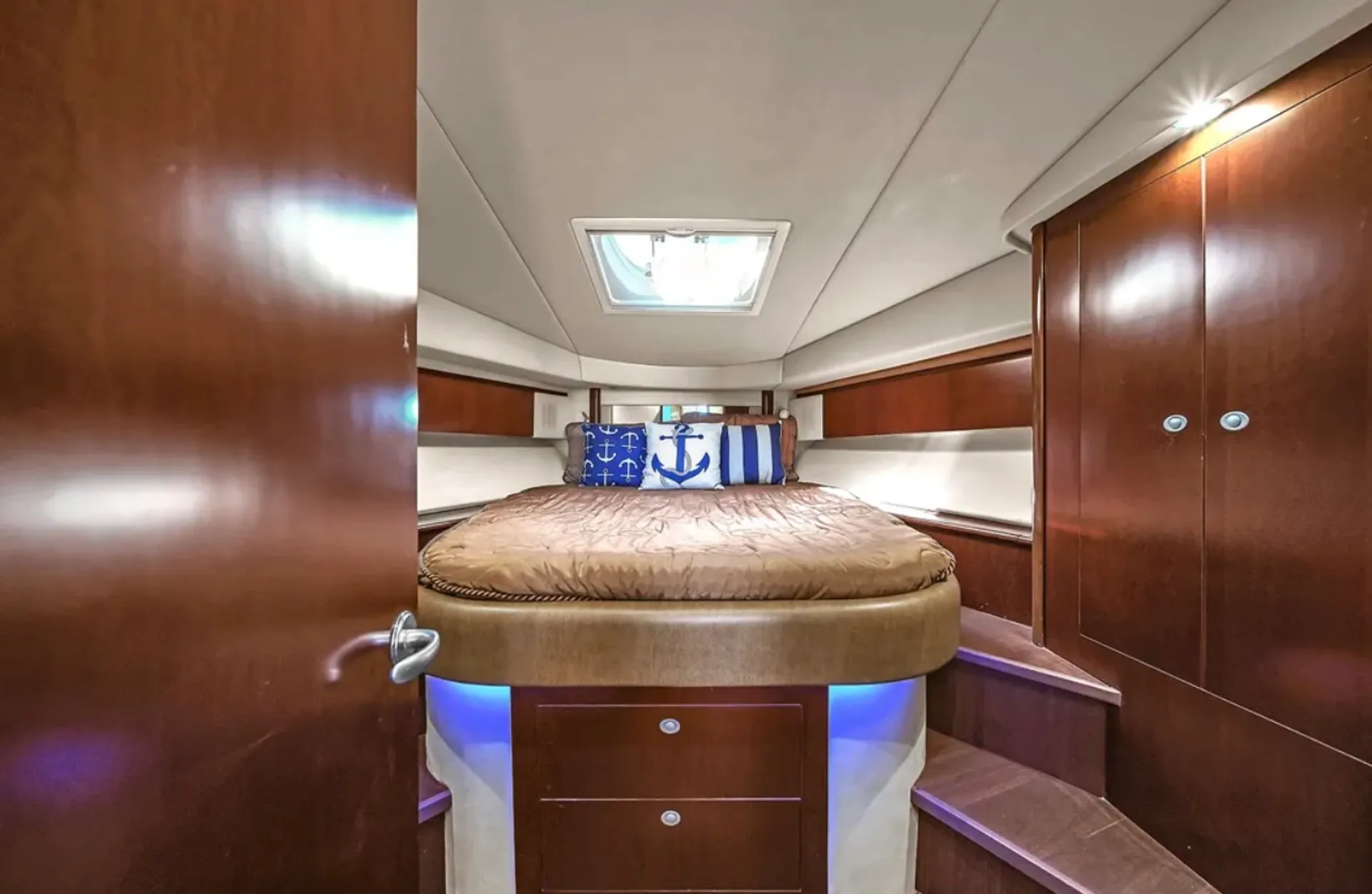 LUXURY SEA RAY SEDAN BRIDGE 48 FT