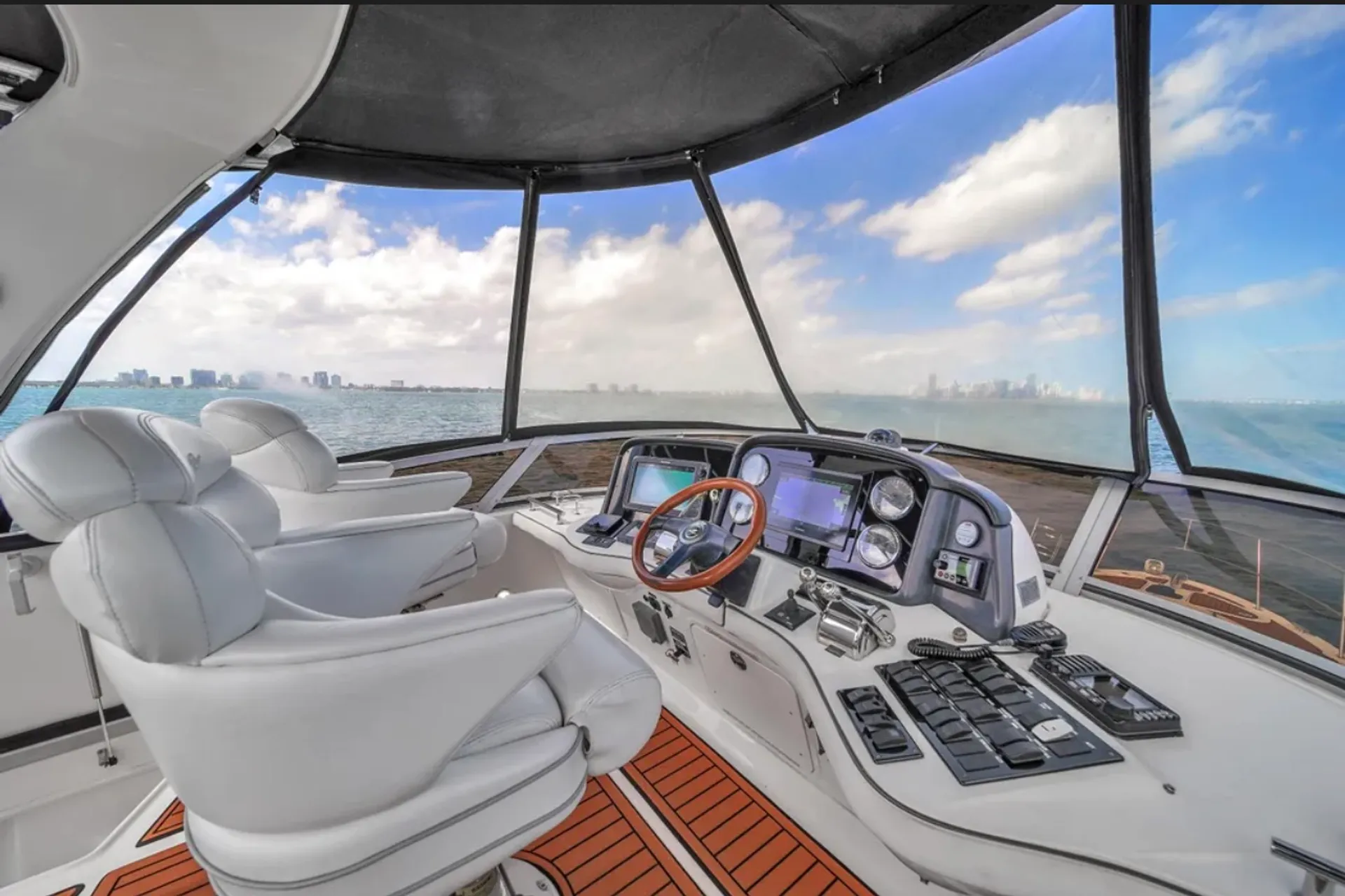 LUXURY SEA RAY SEDAN BRIDGE 48 FT
