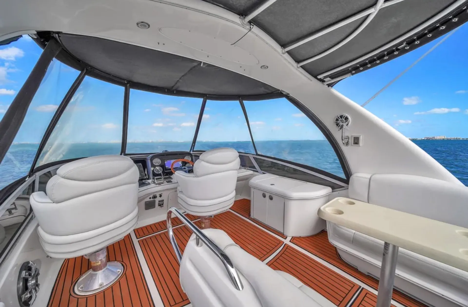 LUXURY SEA RAY SEDAN BRIDGE 48 FT