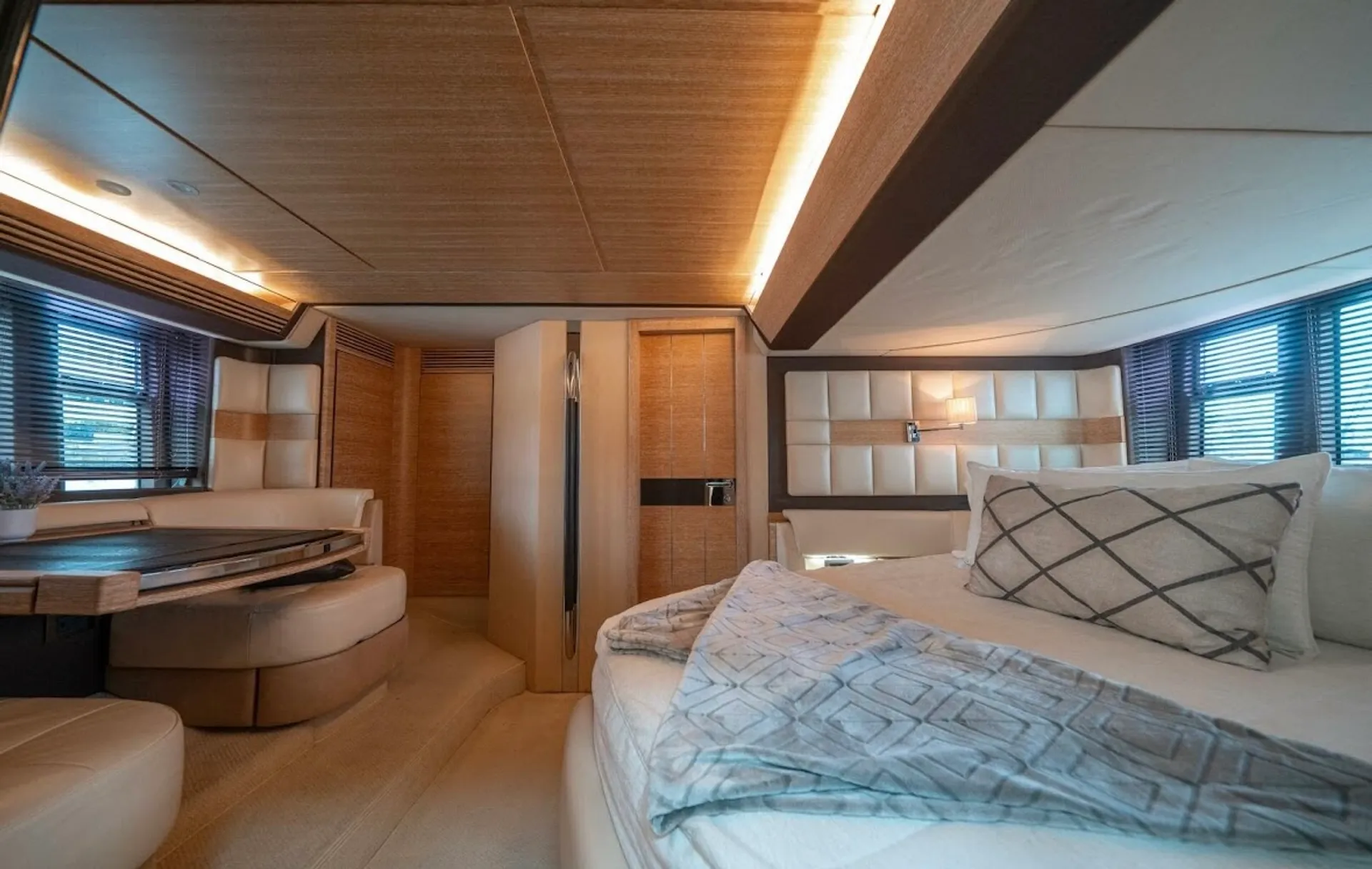 Azimut Flybridge in Miami, FL — photo 3