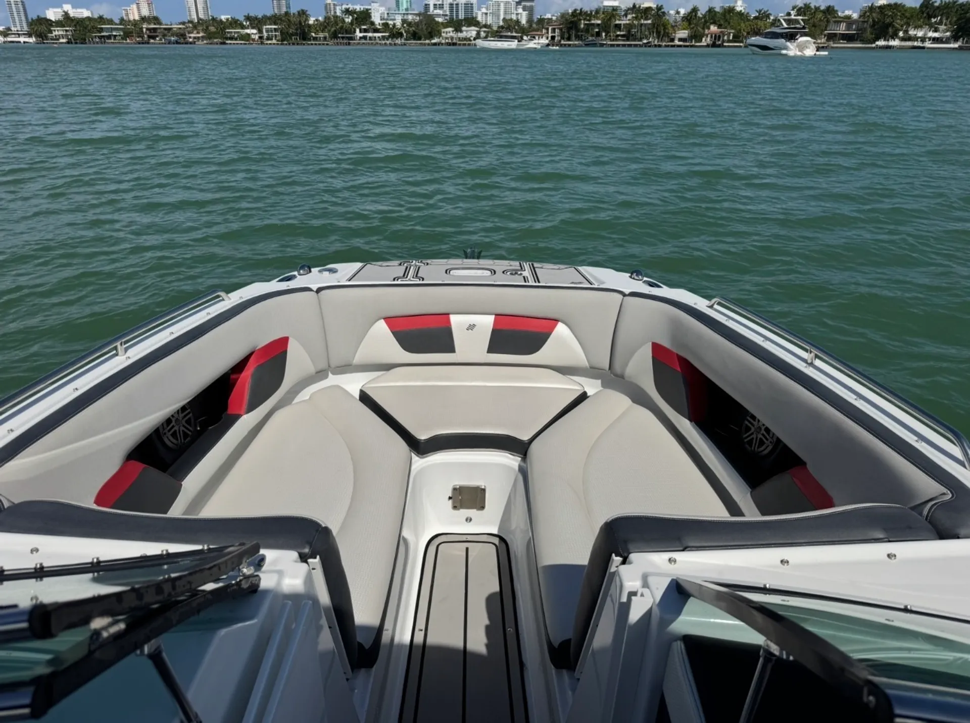 FOUR WINNS HD 270 RS in Miami Beach, FL — photo 10