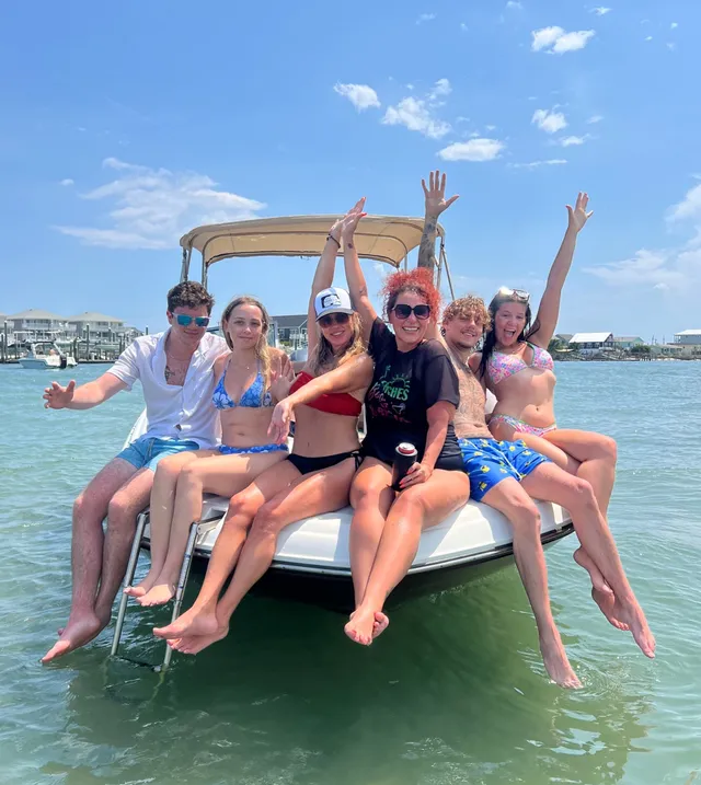 Rent a HURRICANE BOATS deck boat in Wilmington, NC near me