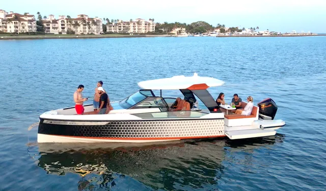 Rent a motor yacht in Miami Beach, FL near me