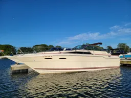 Quarters | Sea Ray 300 | Chicago Playpen and River Cruises boat photo