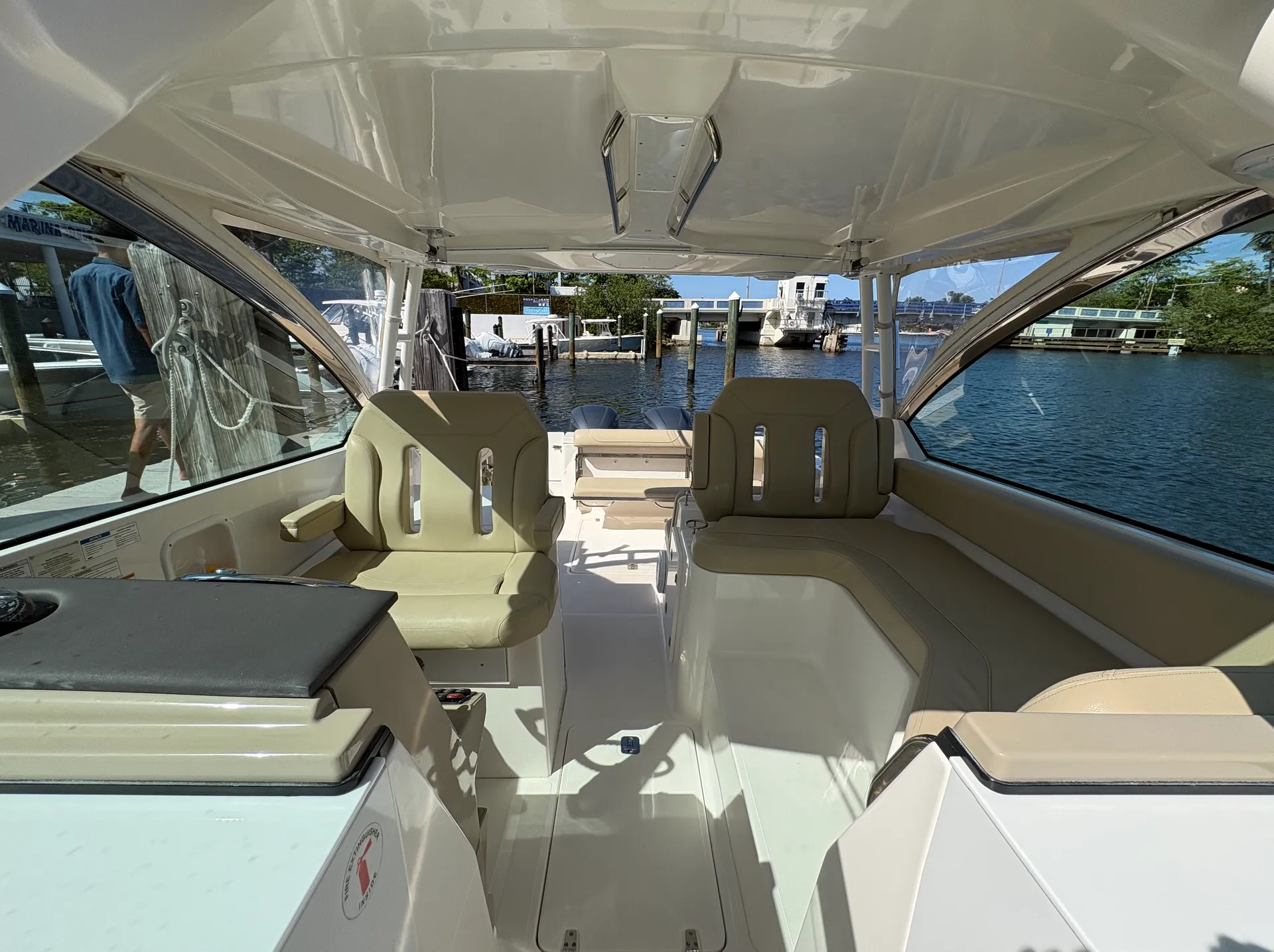PURSUIT DC325 DUAL CONSOLE 2/2-F300HP in Lantana, FL — photo 4