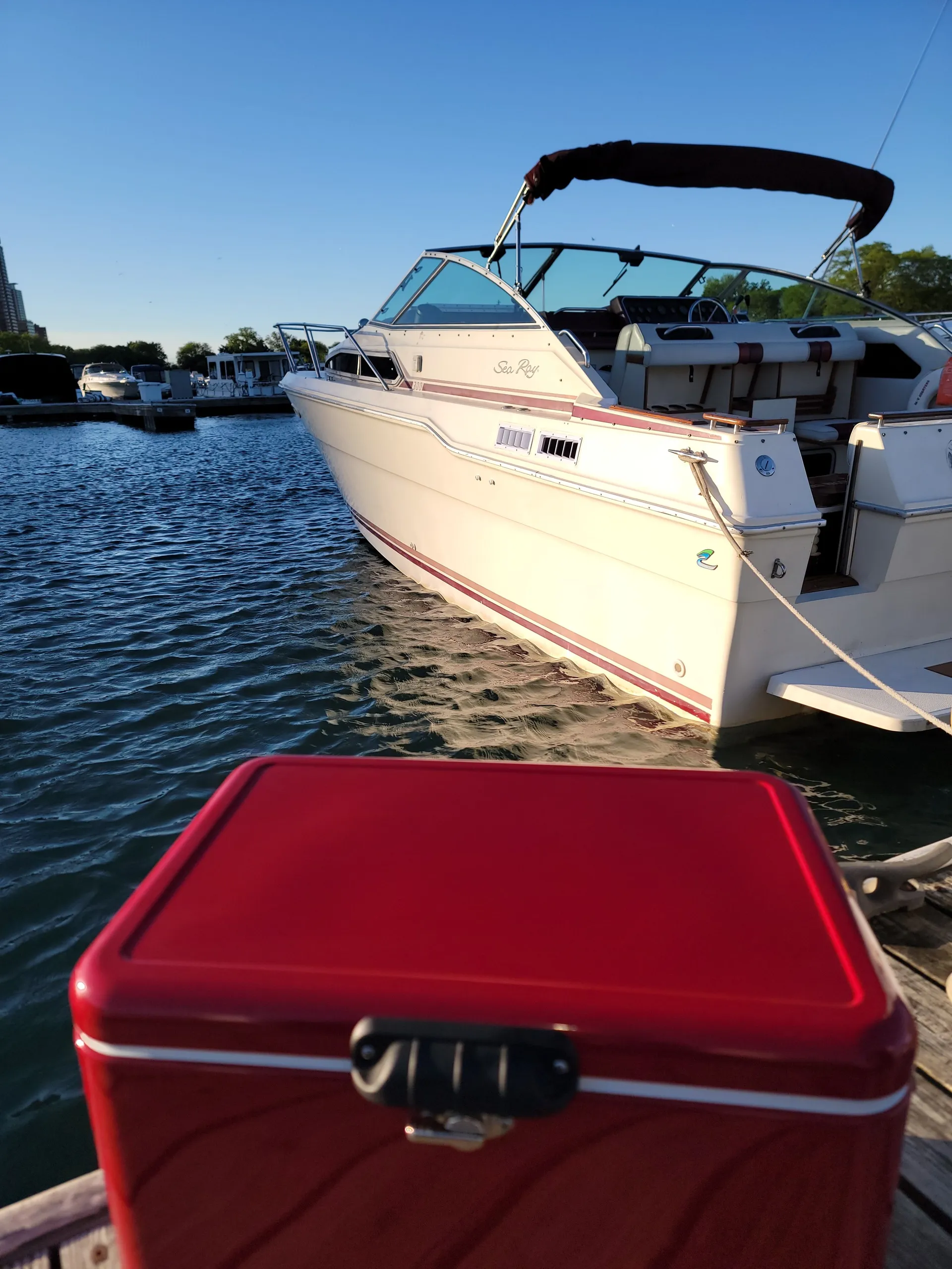 Quarters | Sea Ray 300 | Chicago Playpen and River Cruises