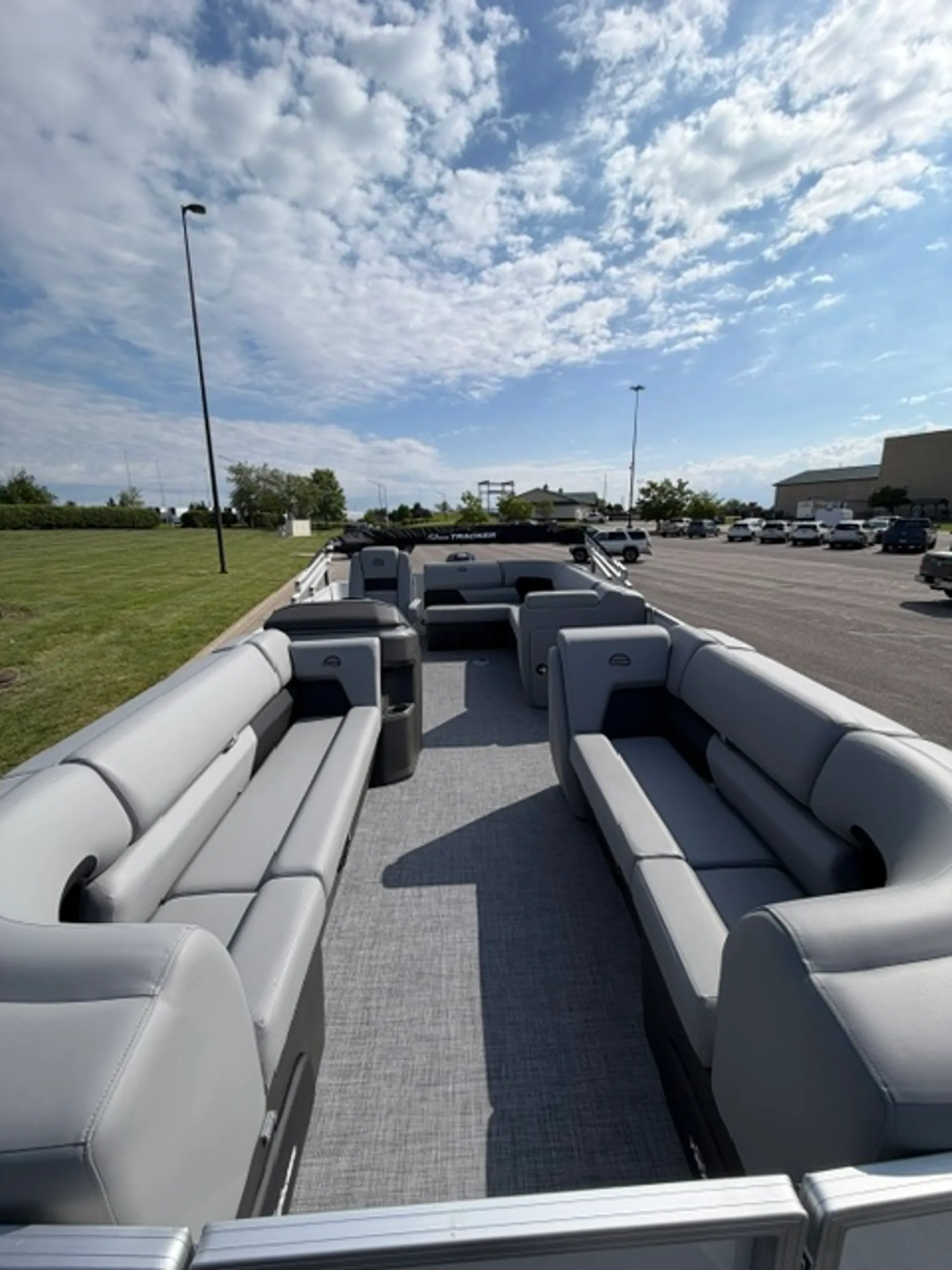 SUN TRACKER PARTY BARGE 20 DLX in Tonganoxie, KS — photo 3