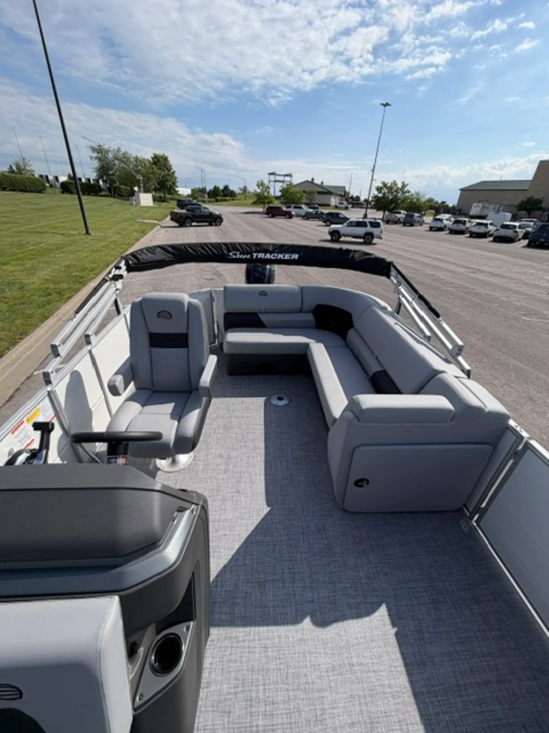 SUN TRACKER PARTY BARGE 20 DLX in Tonganoxie, KS — photo 4