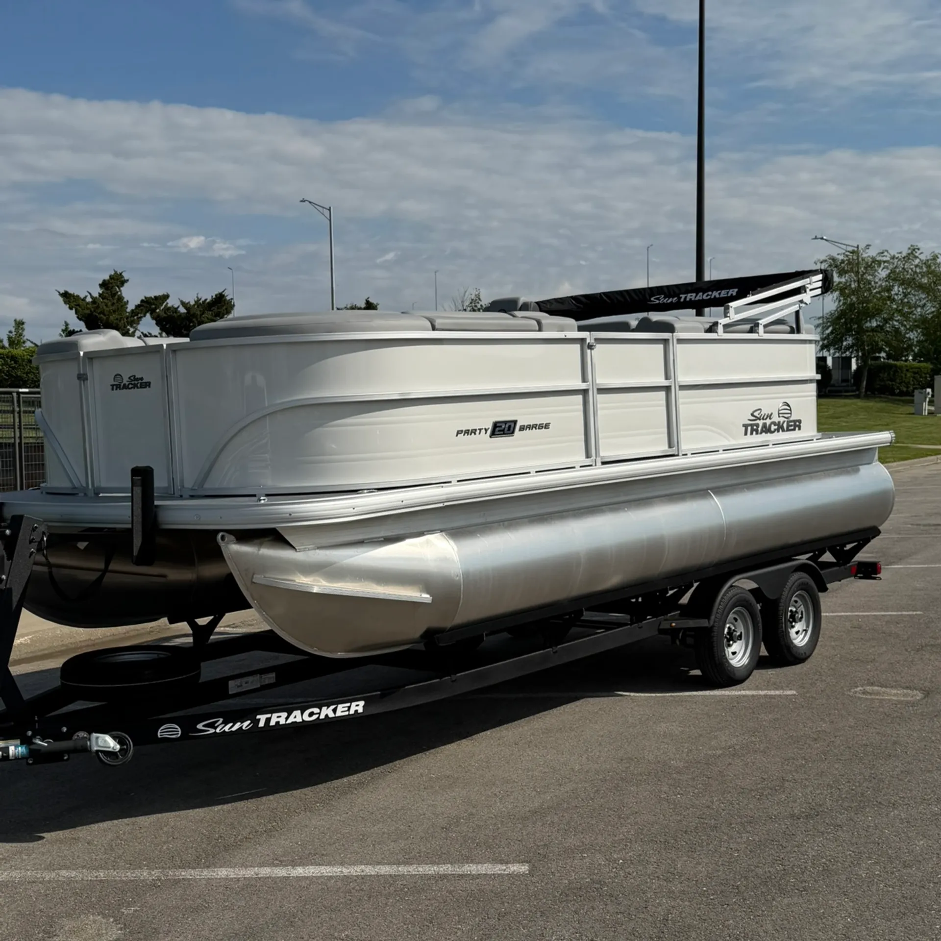 SUN TRACKER PARTY BARGE 20 DLX in Tonganoxie, KS