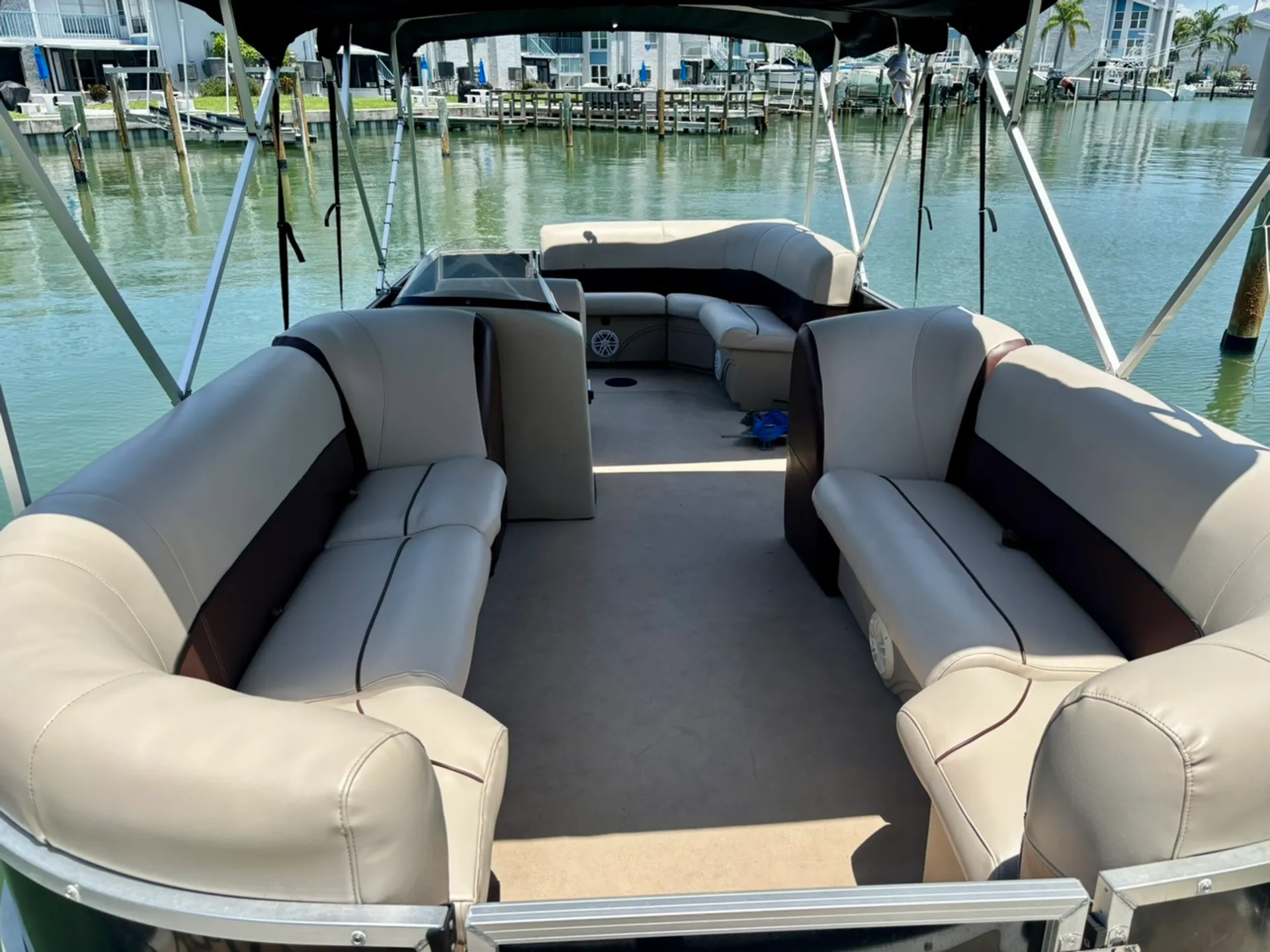 ENCORE BENTLEY BENTLEY ENCORE 240 CRUISE in Madeira Beach, FL — photo 2