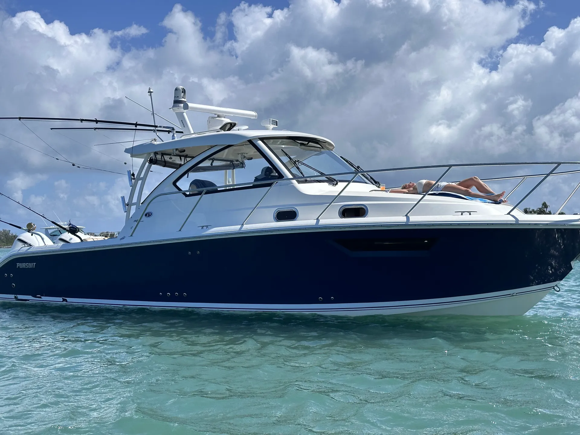 PURSUIT OS325 OFFSHORE W/2-F300HP in Palm City, FL — photo 9