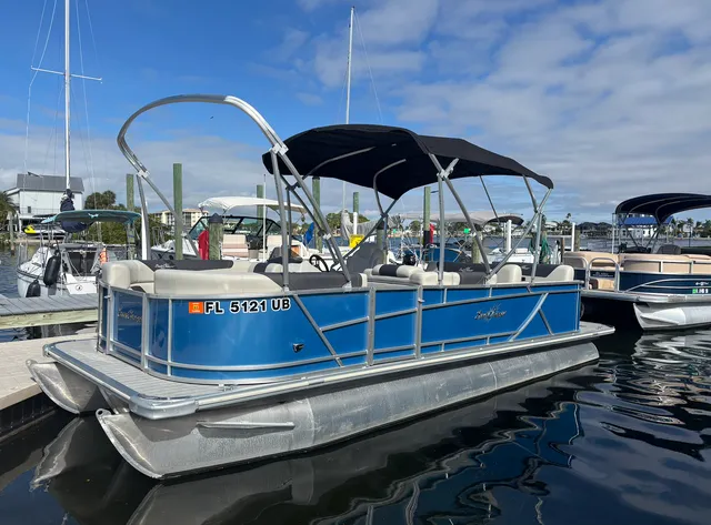 Rent a SUNCHASER pontoon in Port Richey, FL near me