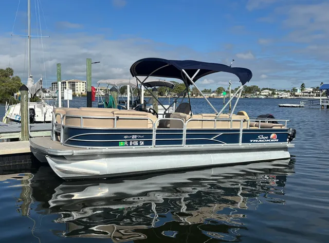 Rent a SUN TRACKER pontoon in Port Richey, FL near me