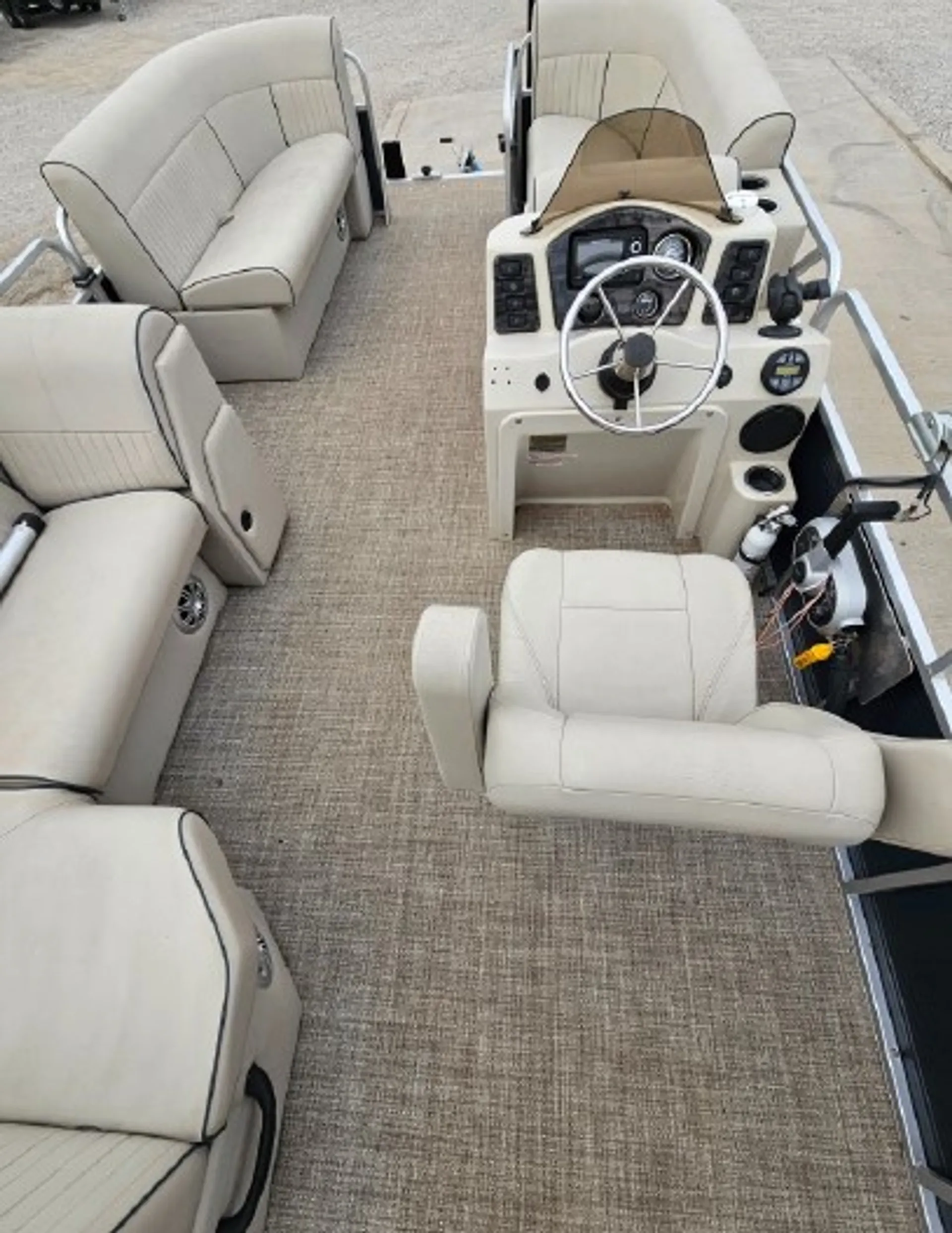 ANGLER QWEST 820 FISH N CRUISE in Newport, VT — photo 2