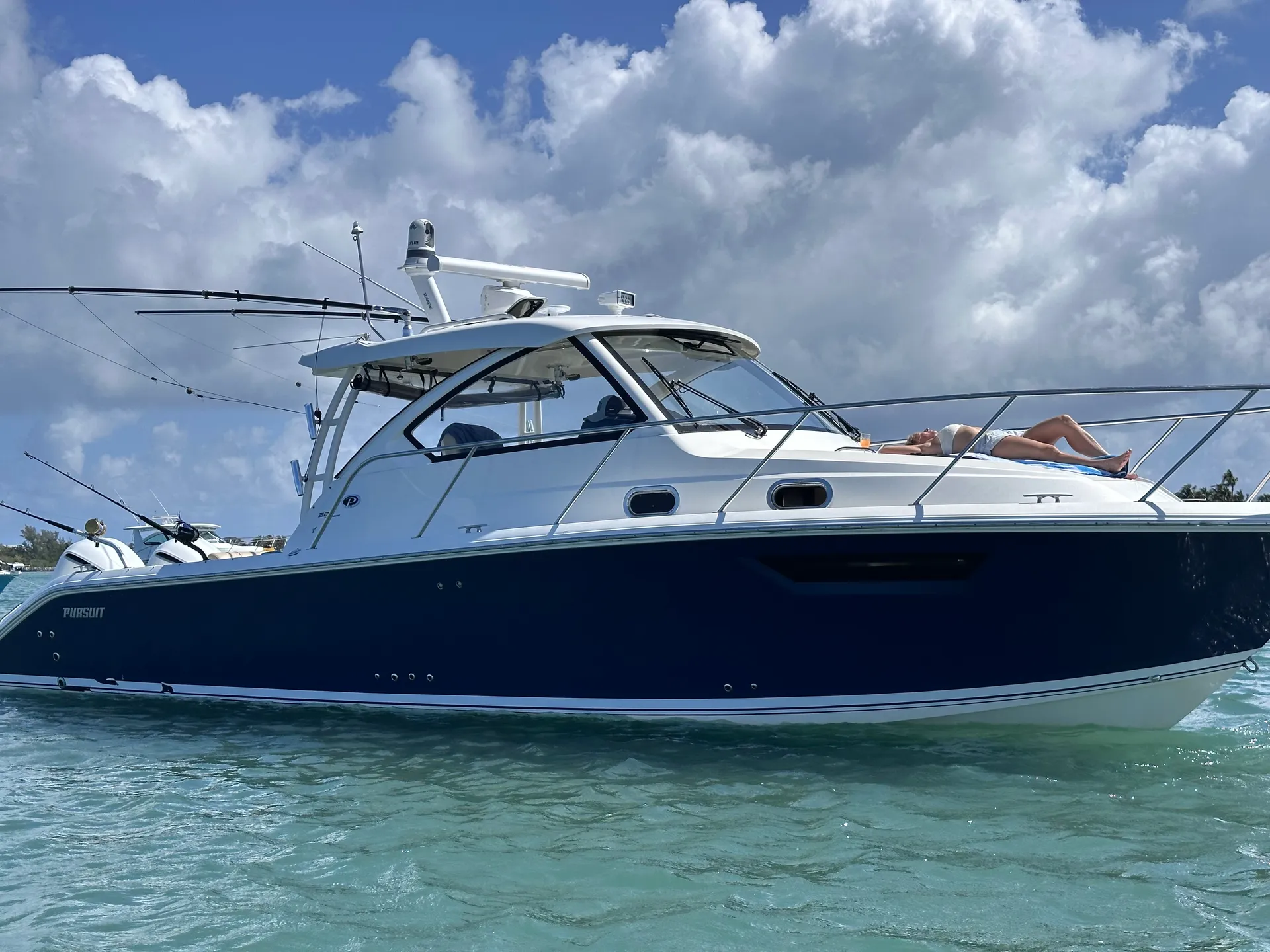 PURSUIT OS325 OFFSHORE W/2-F300HP in Palm City, FL — photo 4