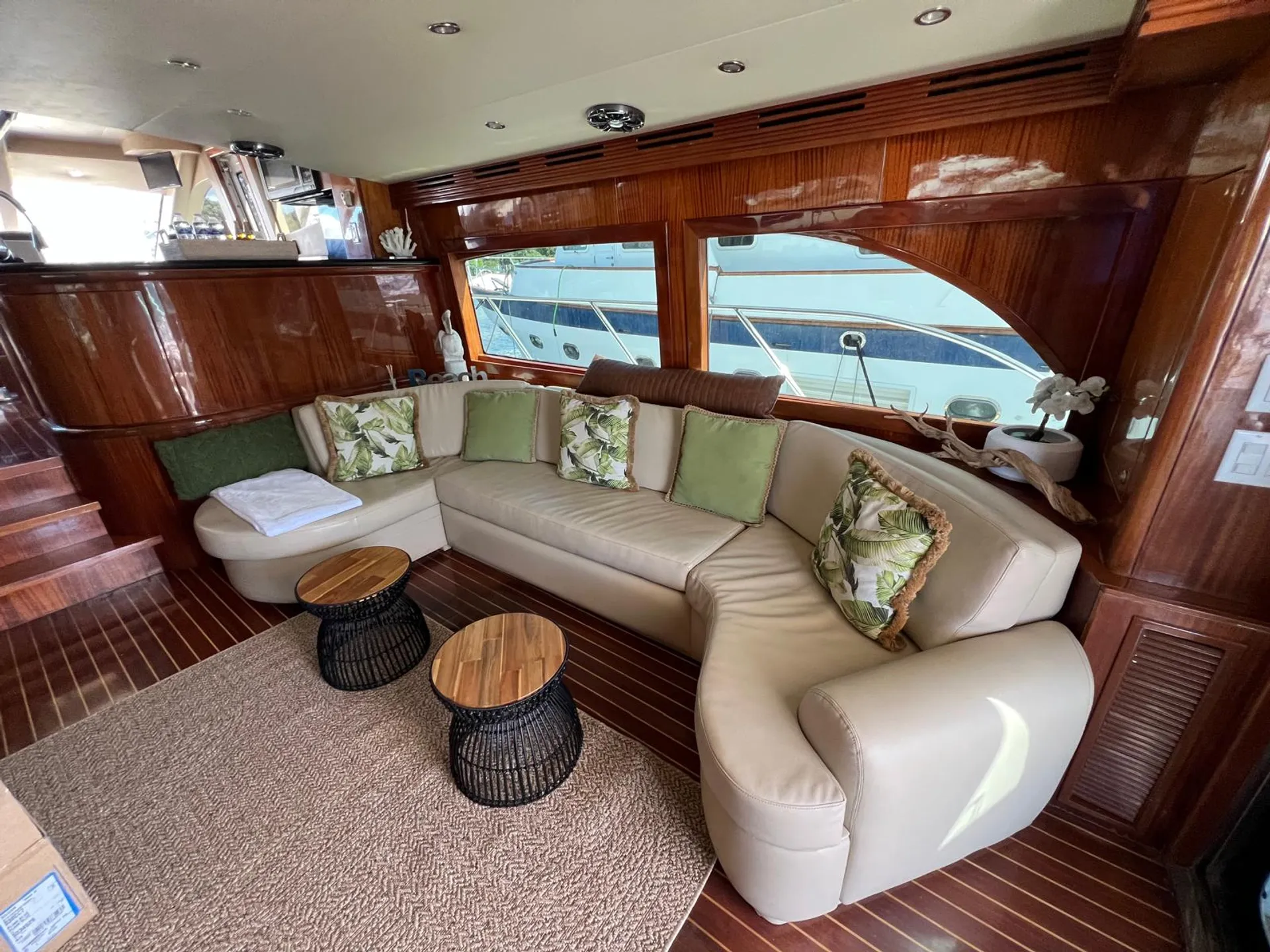 64 Hatteras motor yacht  lots of toys 