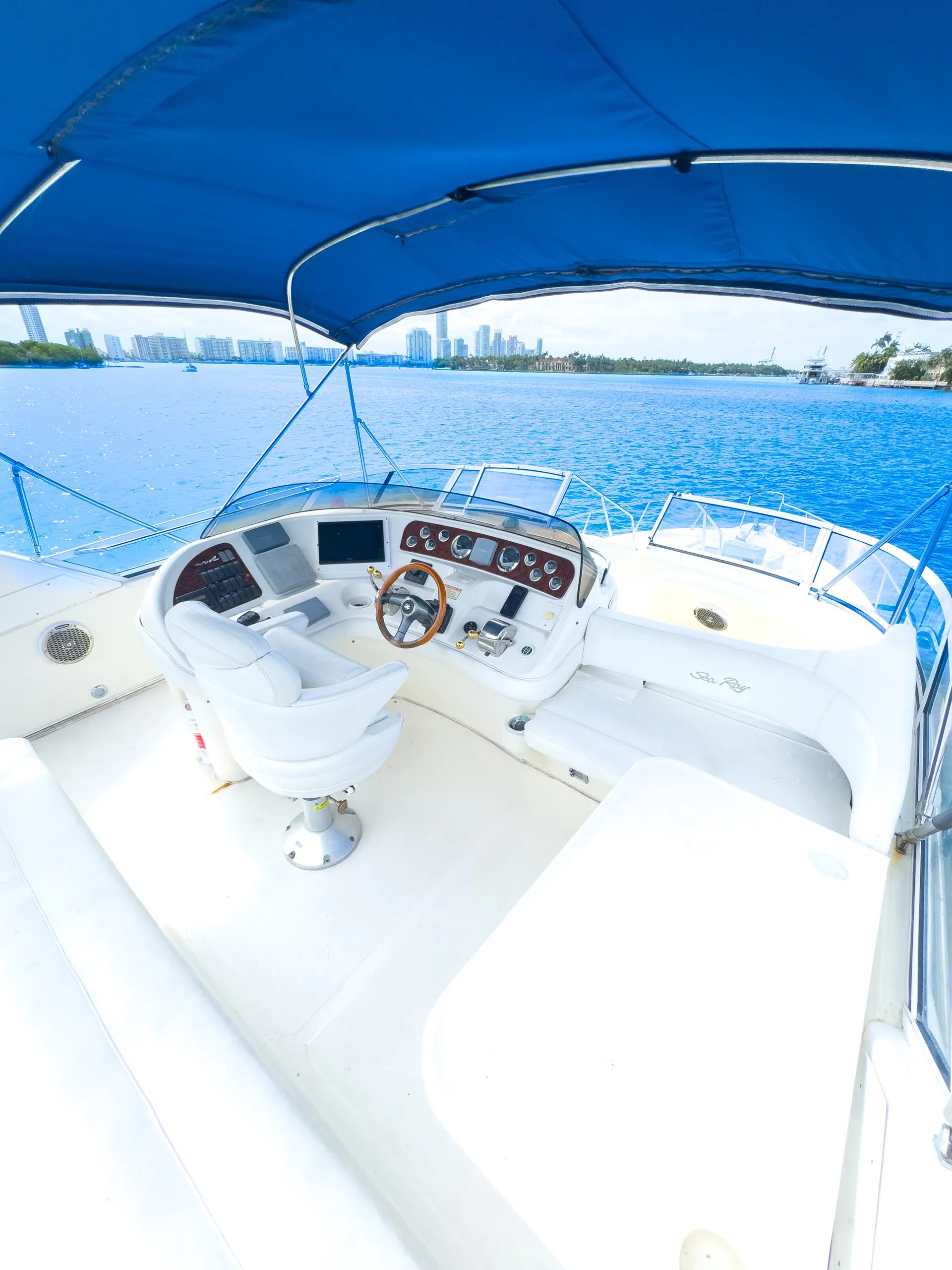 Sea Ray Boats 450 flybridge express in Miami, FL — photo 5
