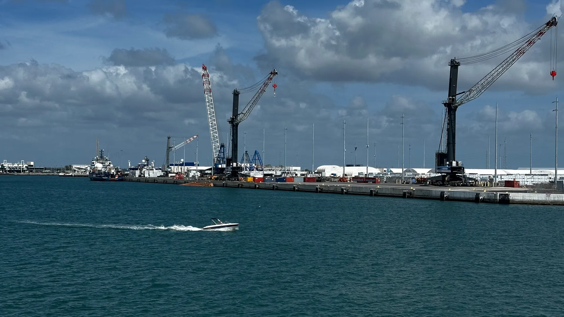 18' Bowrider Runabout - Port Canaveral, Indian River, Sebastian Inlet.