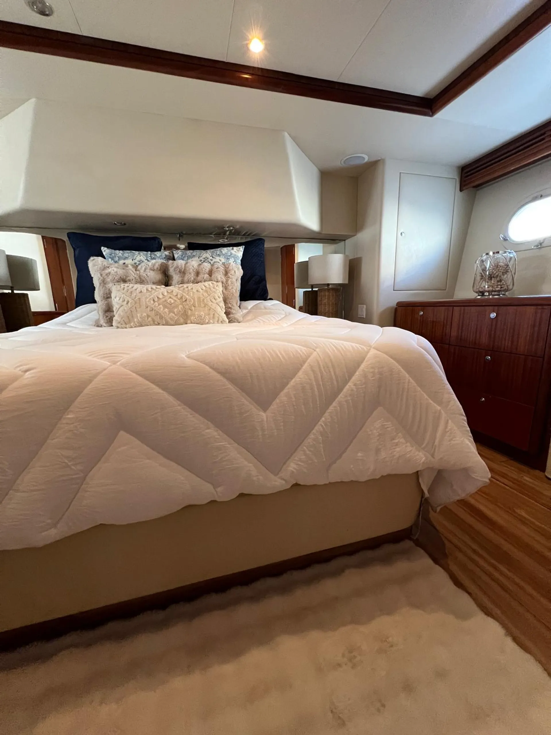 64 Hatteras motor yacht  lots of toys 