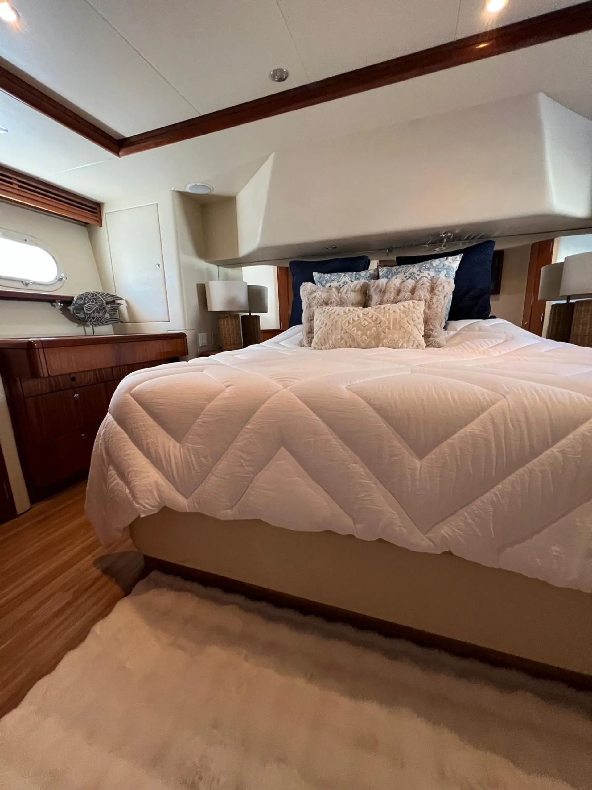 64 Hatteras motor yacht  lots of toys 