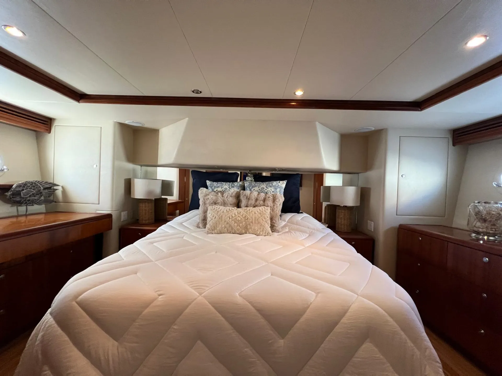 64 Hatteras motor yacht  lots of toys 