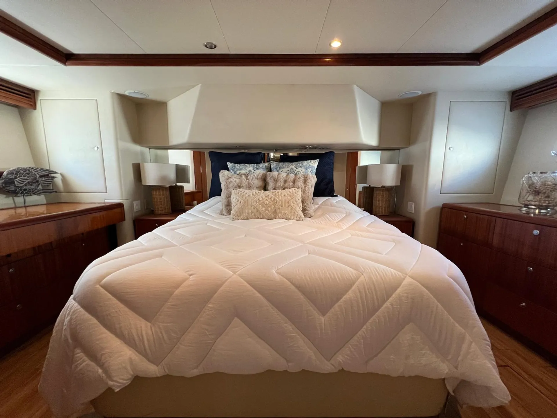 64 Hatteras motor yacht  lots of toys 