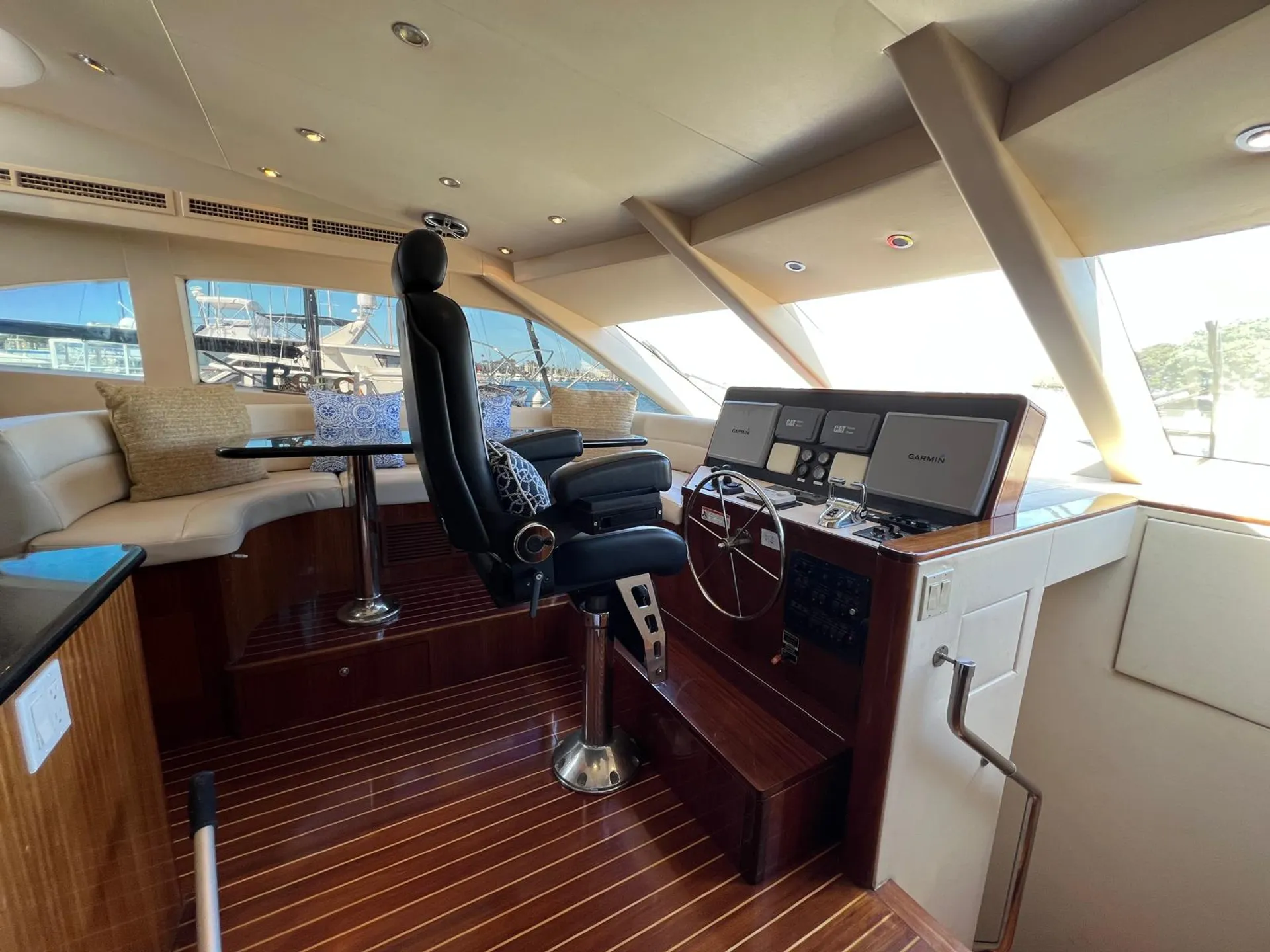 64 Hatteras motor yacht  lots of toys 