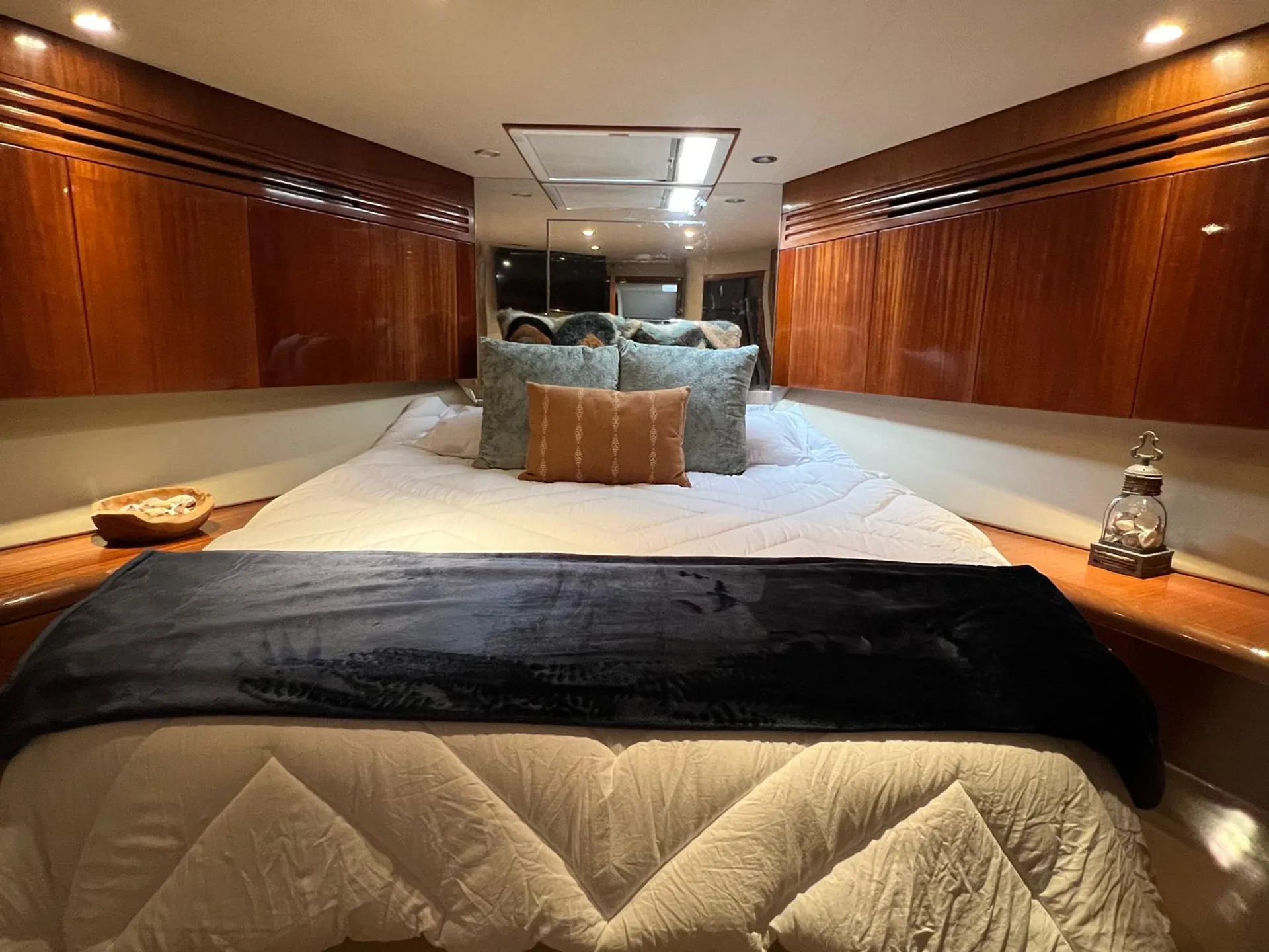 64 Hatteras motor yacht  lots of toys 