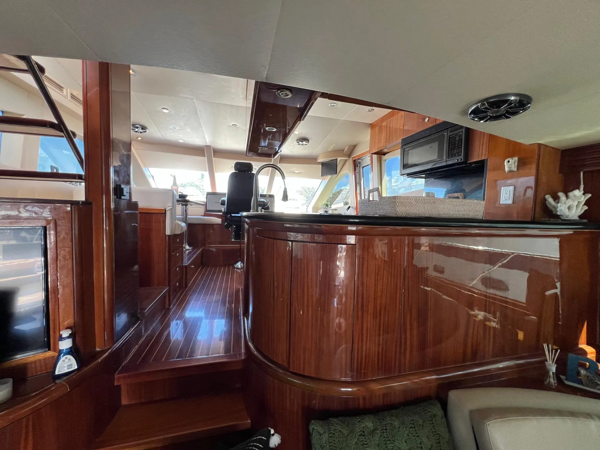 64 Hatteras motor yacht  lots of toys 