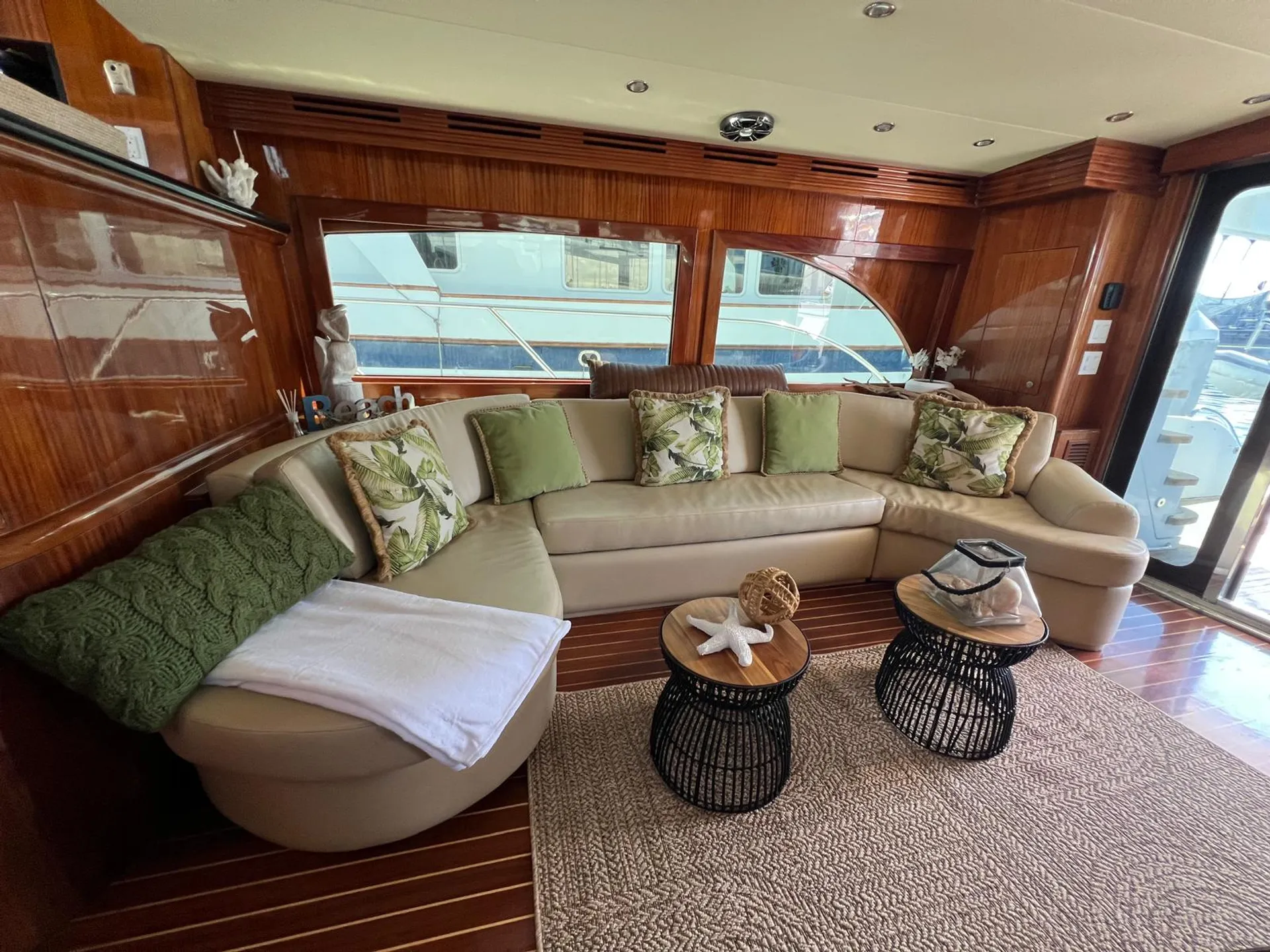 64 Hatteras motor yacht  lots of toys 