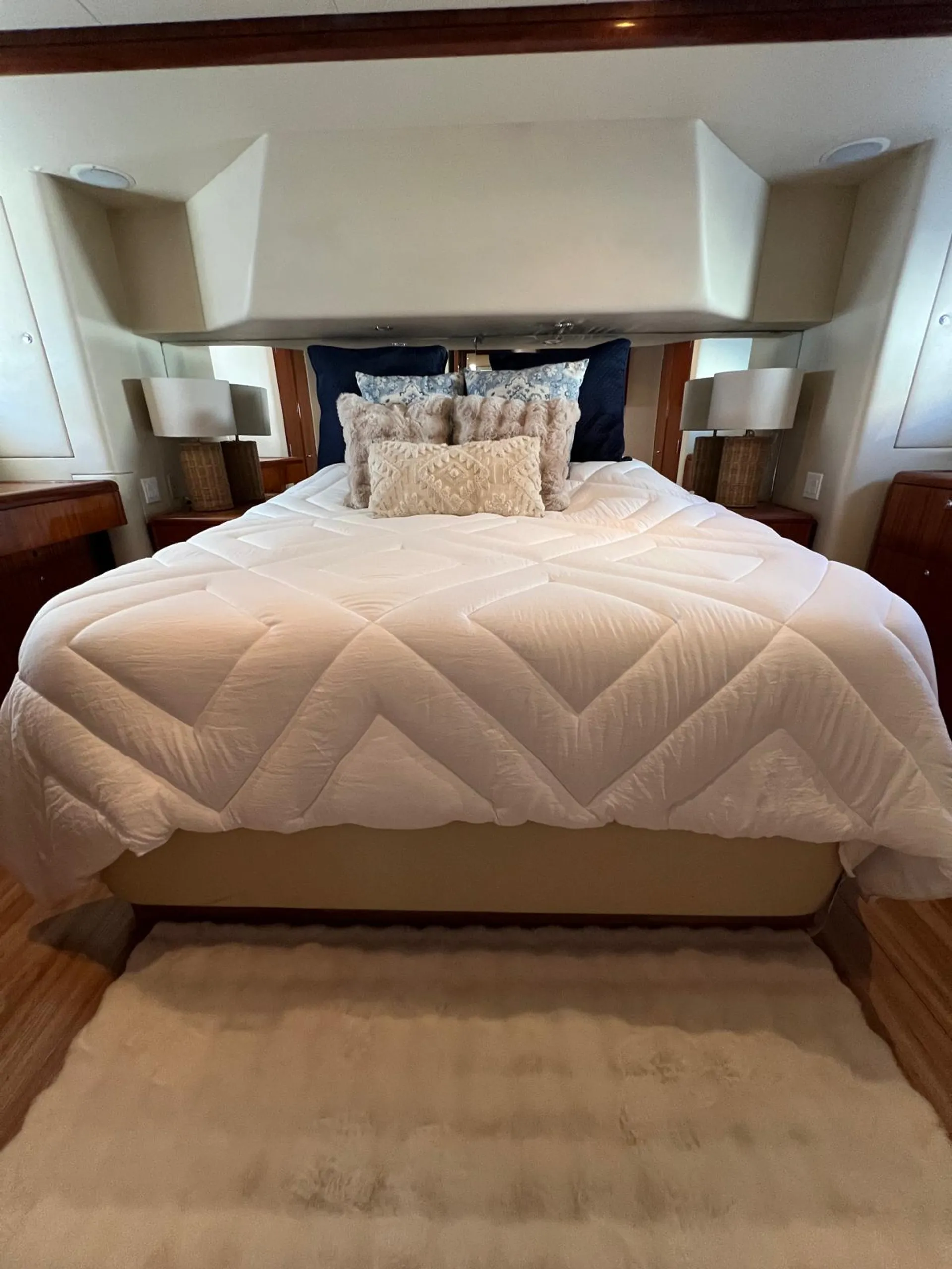 64 Hatteras motor yacht  lots of toys 