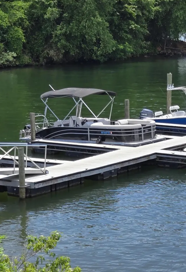 Rent a HARRIS BOATS pontoon in Lake Norman of Catawba, NC near me