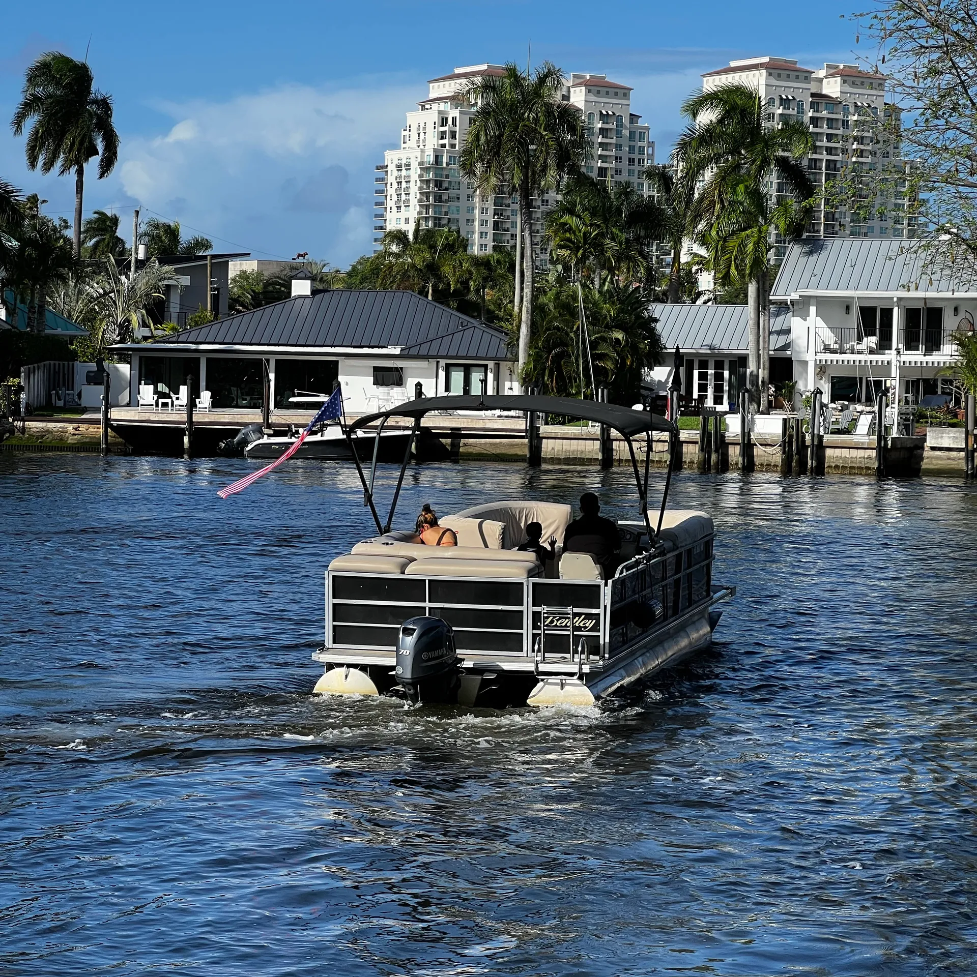 Comfortable and spacious 28’ Pontoon 