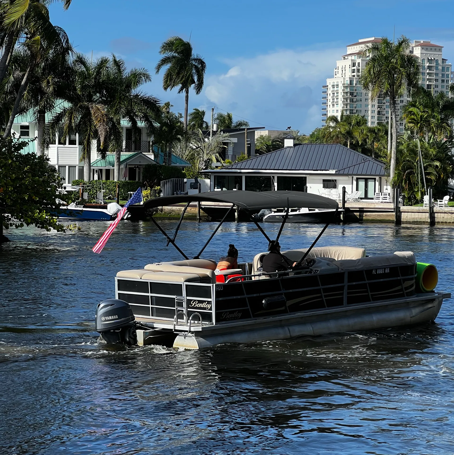 Comfortable and spacious 28’ Pontoon 