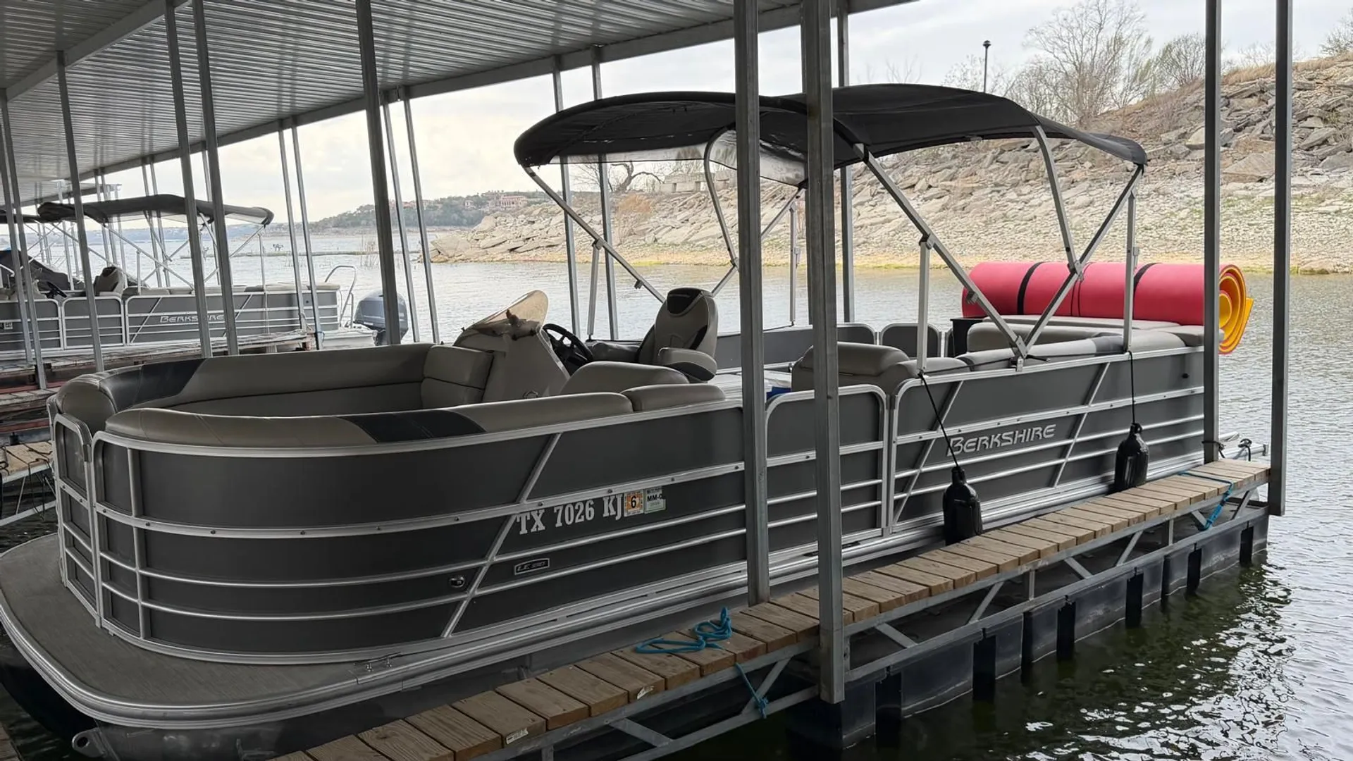 Escape to the Lake – Rent a Boat Today