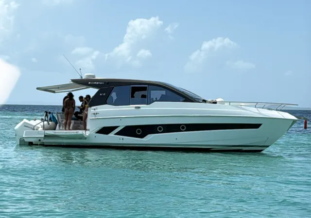 Rent a Schaefer motor yacht in Fajardo, Fajardo near me