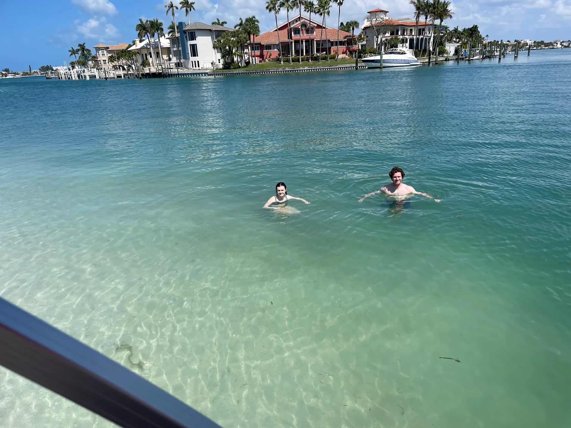 Comfortable 24’ Tri Toon