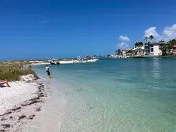 Comfortable 24’ Tri Toon boat photo