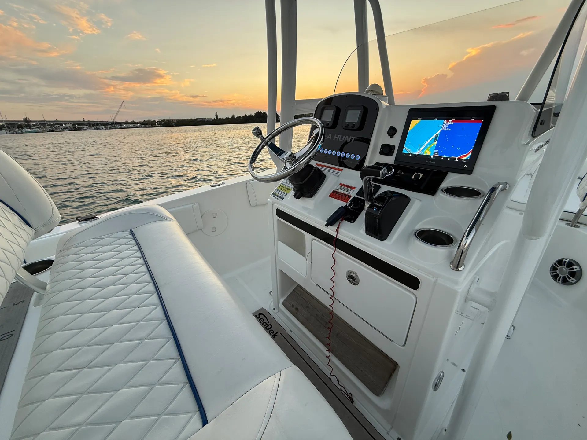 Sleek 23’ Sea Hunt – Perfect for Sandbars, Fishing &amp; Cruising!