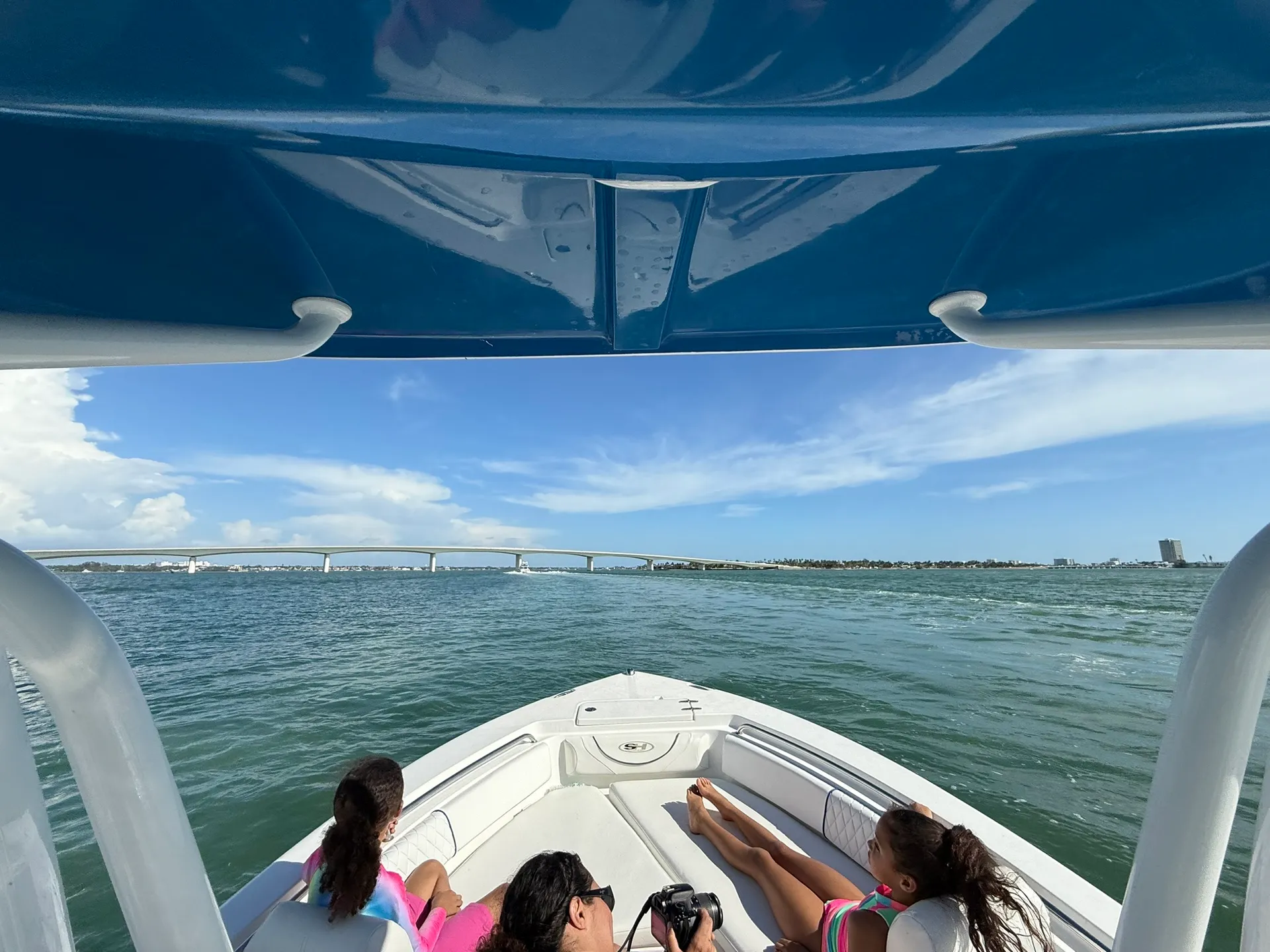 Sleek 23’ Sea Hunt – Perfect for Sandbars, Fishing &amp; Cruising!