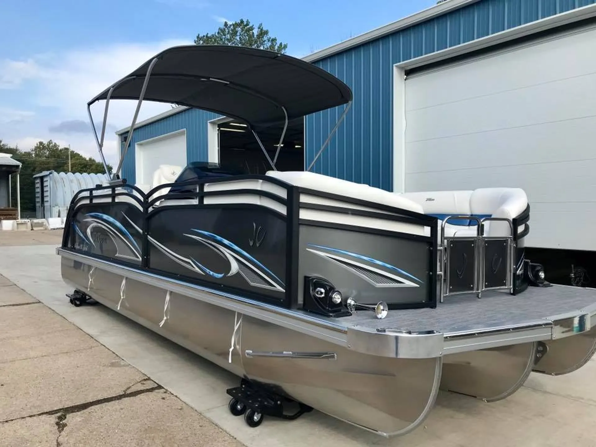 JC AND NEPTOON PONTOON NEPTOON 23 TT SPORT in Plain City, OH — photo 4