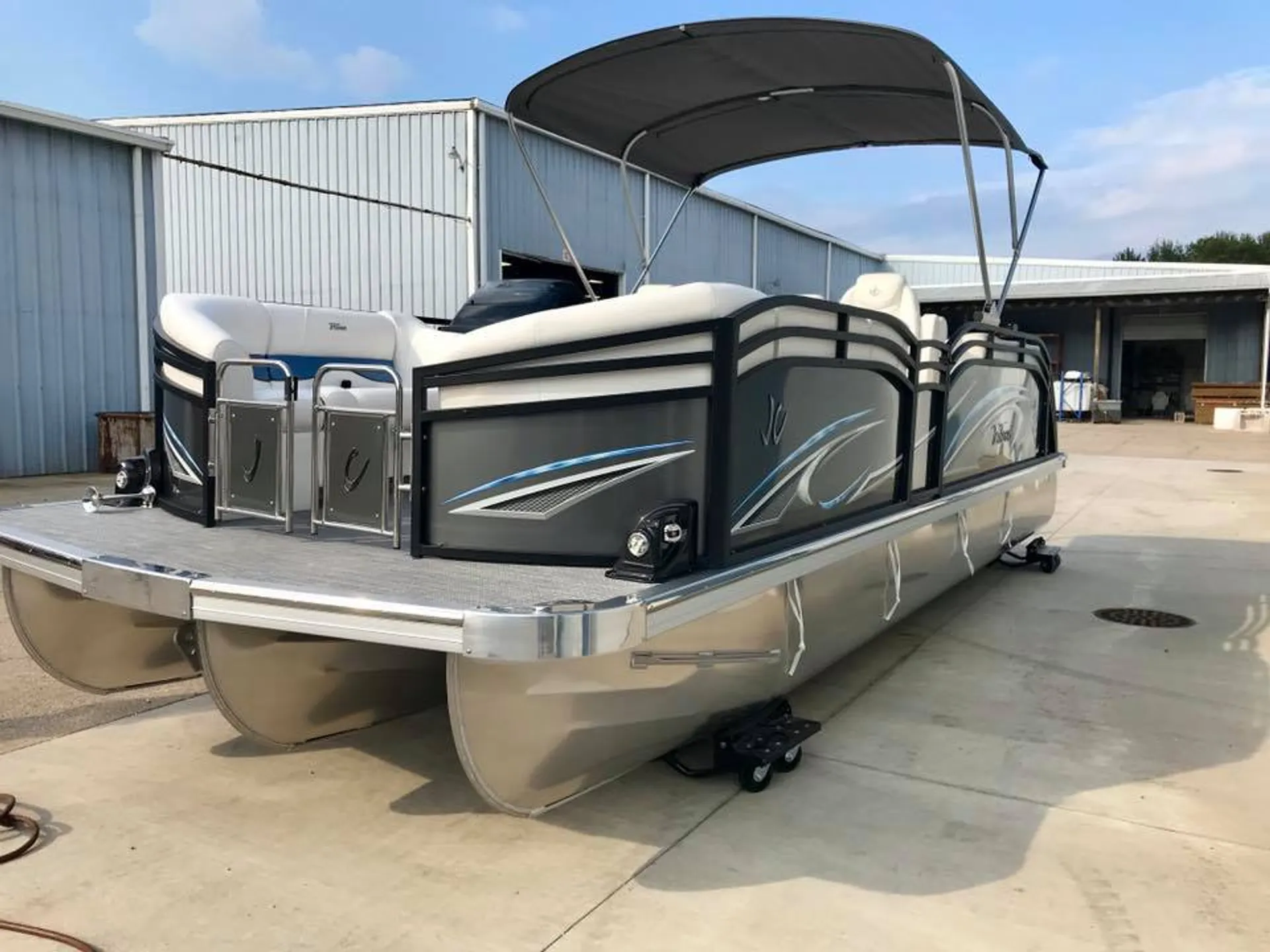 JC AND NEPTOON PONTOON NEPTOON 23 TT SPORT in Plain City, OH — photo 8