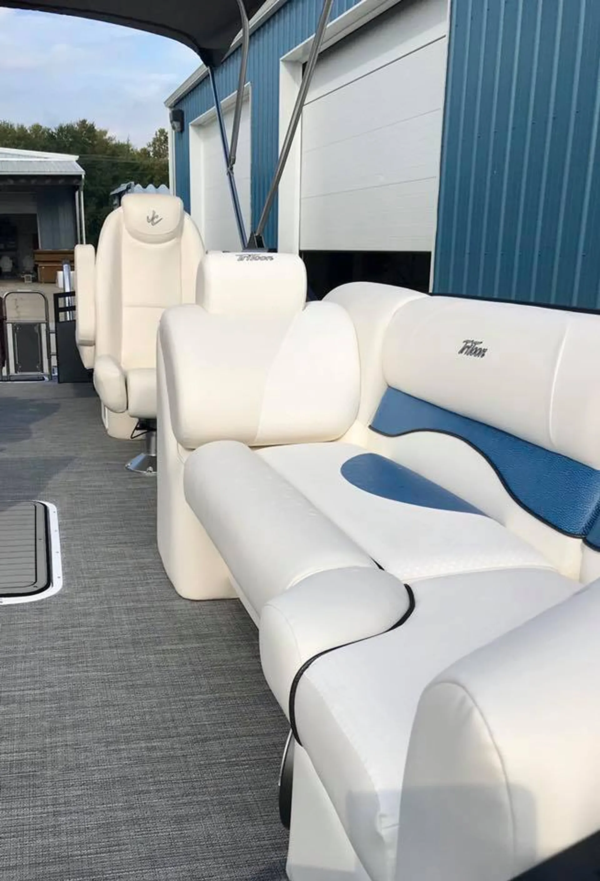 JC AND NEPTOON PONTOON NEPTOON 23 TT SPORT in Plain City, OH — photo 7