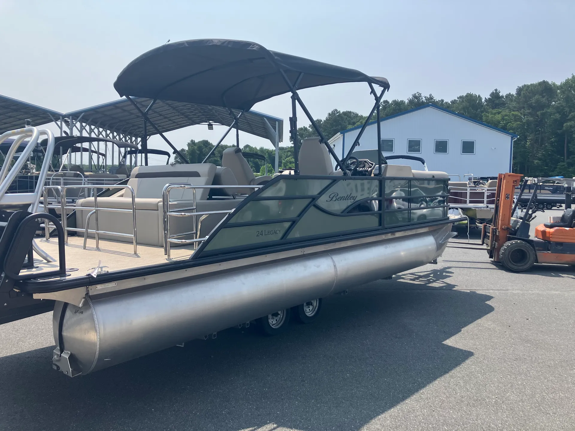 Bentley Pontoon 243 Legacy Swingback in Washington, DC